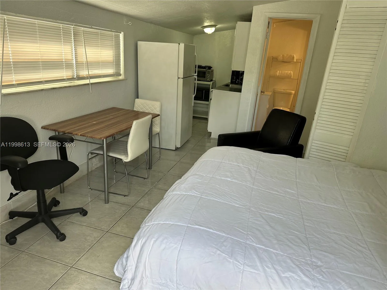 7121 Taft St A, Hollywood, Florida 33024, Hollywood, Florida 33024, ,1 BathroomBathrooms,Residential Lease,For Rent,7121 Taft St A, Hollywood, Florida 33024,A11998613