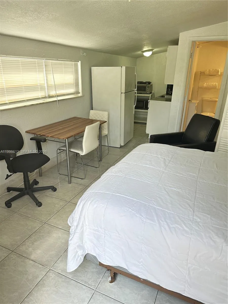 7121 Taft St A, Hollywood, Florida 33024, Hollywood, Florida 33024, ,1 BathroomBathrooms,Residential Lease,For Rent,7121 Taft St A, Hollywood, Florida 33024,A11998613