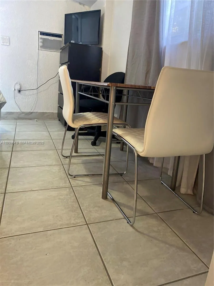 7121 Taft St A, Hollywood, Florida 33024, Hollywood, Florida 33024, ,1 BathroomBathrooms,Residential Lease,For Rent,7121 Taft St A, Hollywood, Florida 33024,A11998613