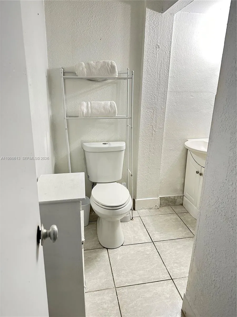 7121 Taft St A, Hollywood, Florida 33024, Hollywood, Florida 33024, ,1 BathroomBathrooms,Residential Lease,For Rent,7121 Taft St A, Hollywood, Florida 33024,A11998613