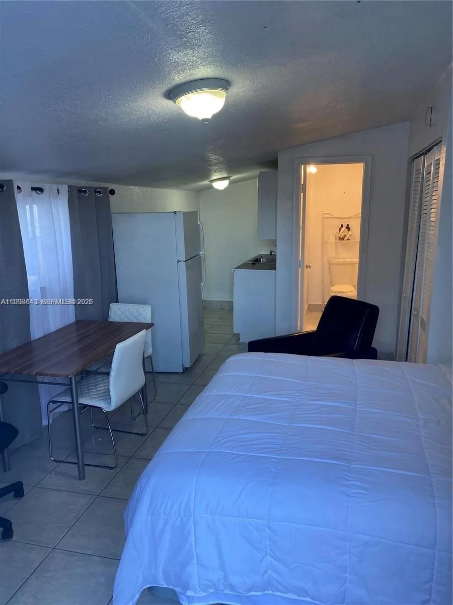 7121 Taft St A, Hollywood, Florida 33024, Hollywood, Florida 33024, ,1 BathroomBathrooms,Residential Lease,For Rent,7121 Taft St A, Hollywood, Florida 33024,A11998613