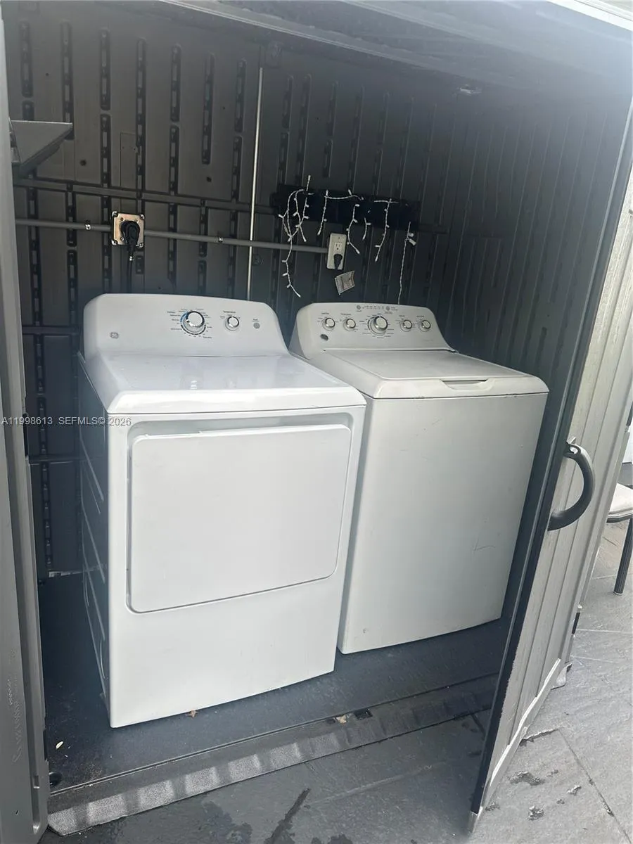 7121 Taft St A, Hollywood, Florida 33024, Hollywood, Florida 33024, ,1 BathroomBathrooms,Residential Lease,For Rent,7121 Taft St A, Hollywood, Florida 33024,A11998613