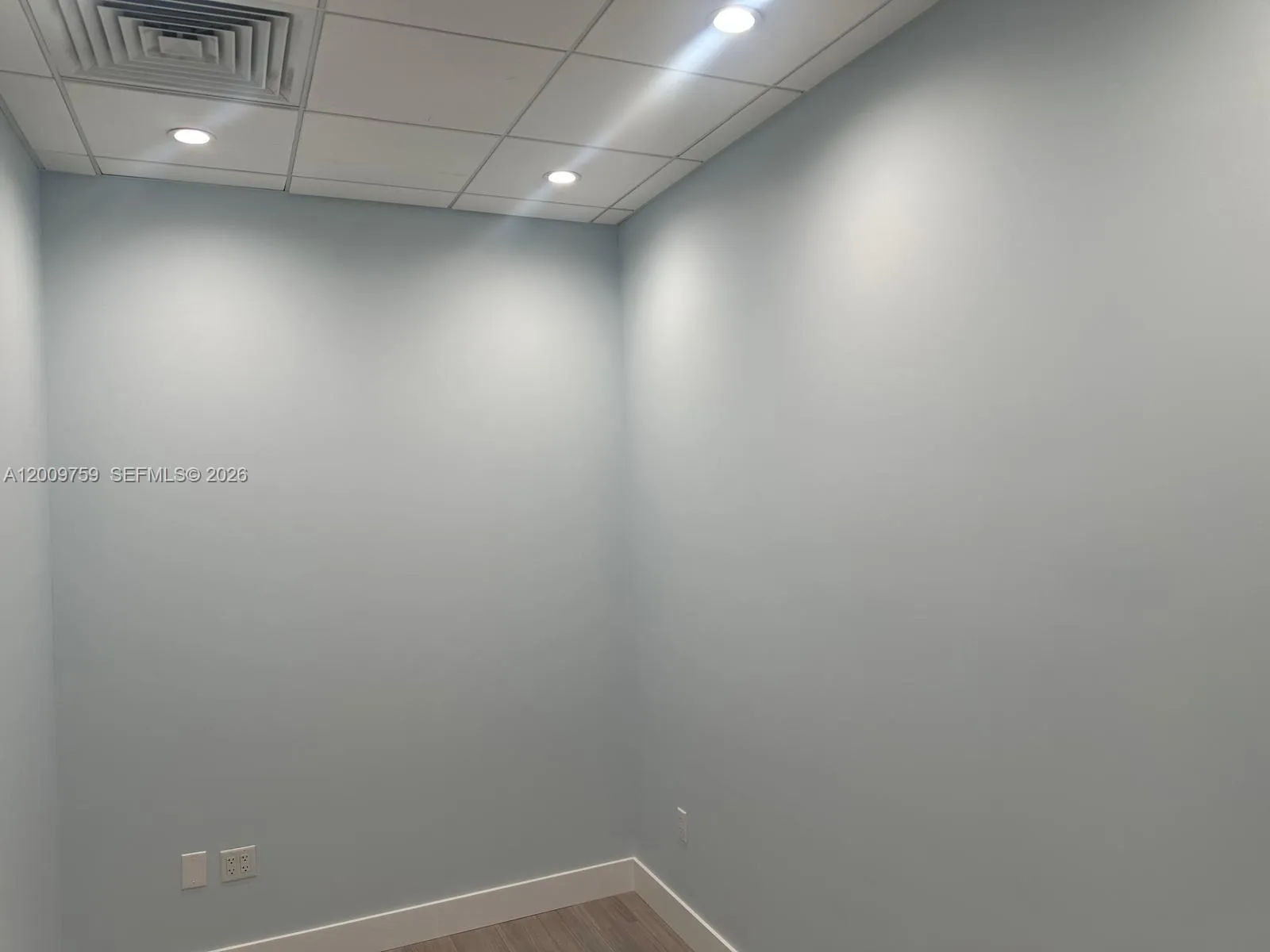 EXAMINATION ROOM 1