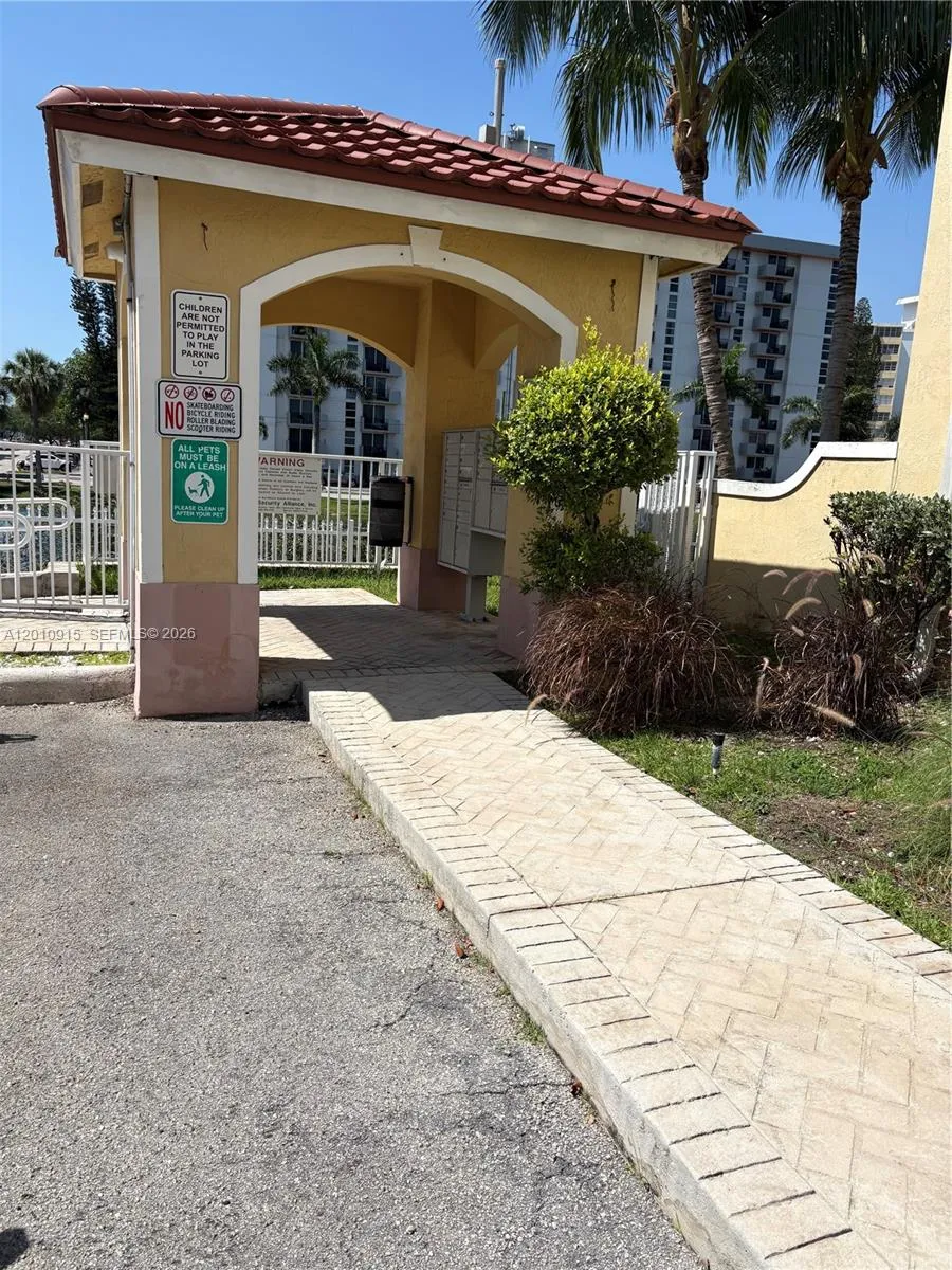 2086 Ne 167th St 2-108, North Miami Beach, Florida, North Miami Beach, Florida 33162, 3 Bedrooms Bedrooms, ,2 BathroomsBathrooms,Residential Lease,For Rent,2086 Ne 167th St 2-108, North Miami Beach, Florida,A12010915