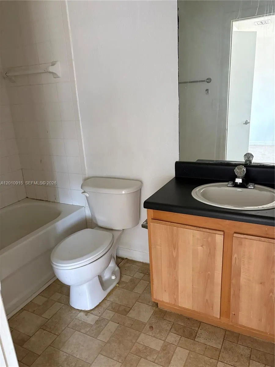 2086 Ne 167th St 2-108, North Miami Beach, Florida, North Miami Beach, Florida 33162, 3 Bedrooms Bedrooms, ,2 BathroomsBathrooms,Residential Lease,For Rent,2086 Ne 167th St 2-108, North Miami Beach, Florida,A12010915