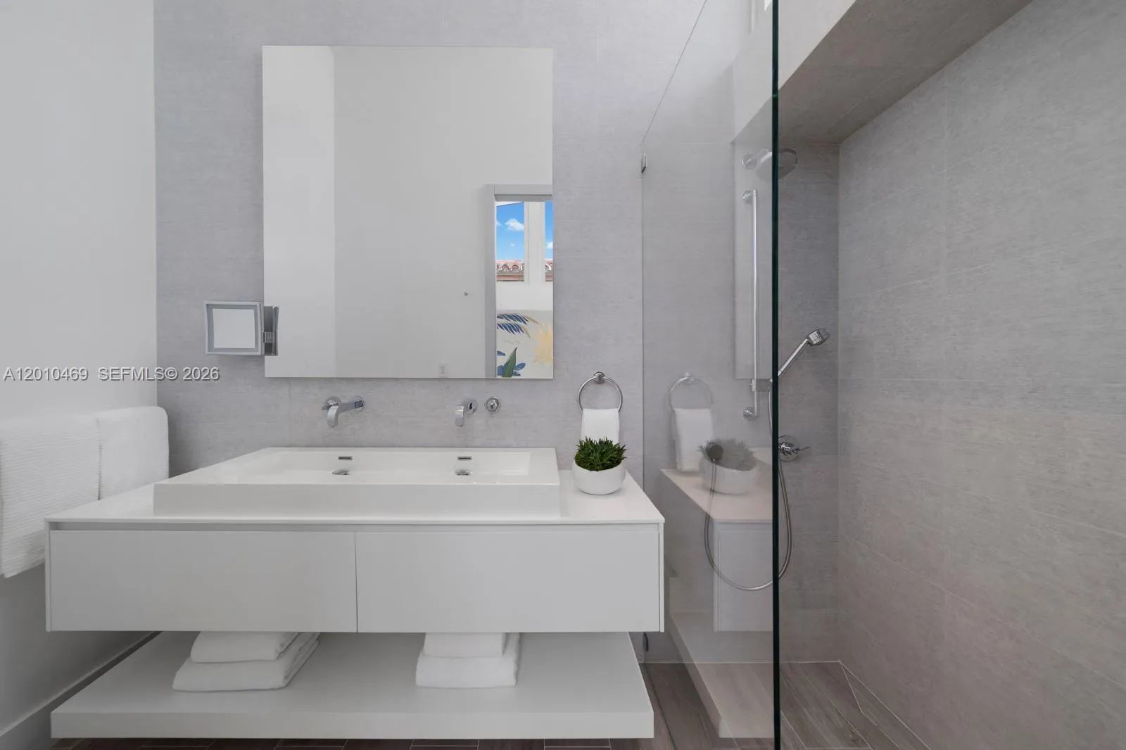 7815 Atlantic Way, Miami Beach, Florida 33141, Miami Beach, Florida 33141, 5 Bedrooms Bedrooms, ,6 BathroomsBathrooms,Residential,For Sale,7815 Atlantic Way, Miami Beach, Florida 33141,A12010469