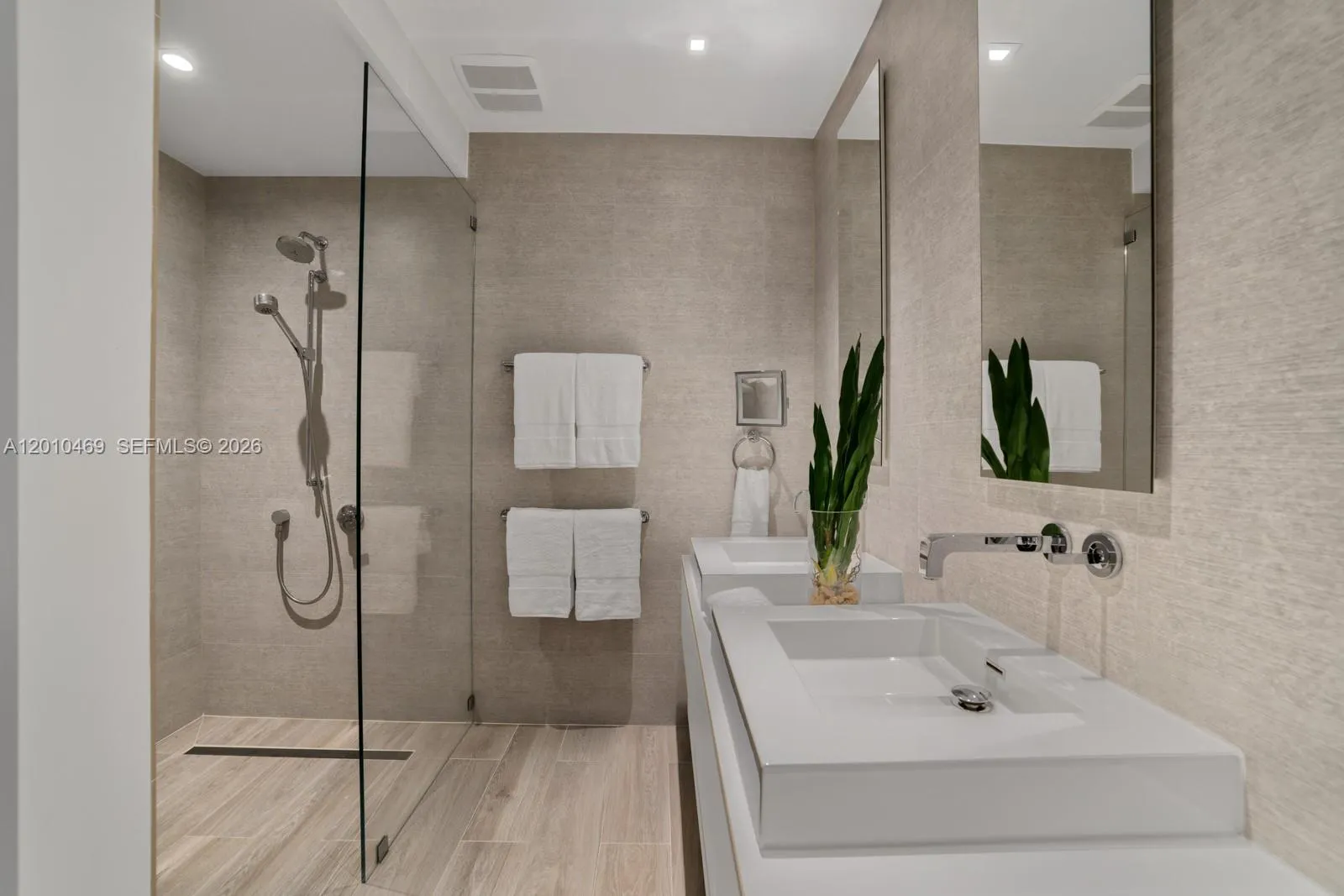 7815 Atlantic Way, Miami Beach, Florida 33141, Miami Beach, Florida 33141, 5 Bedrooms Bedrooms, ,6 BathroomsBathrooms,Residential,For Sale,7815 Atlantic Way, Miami Beach, Florida 33141,A12010469
