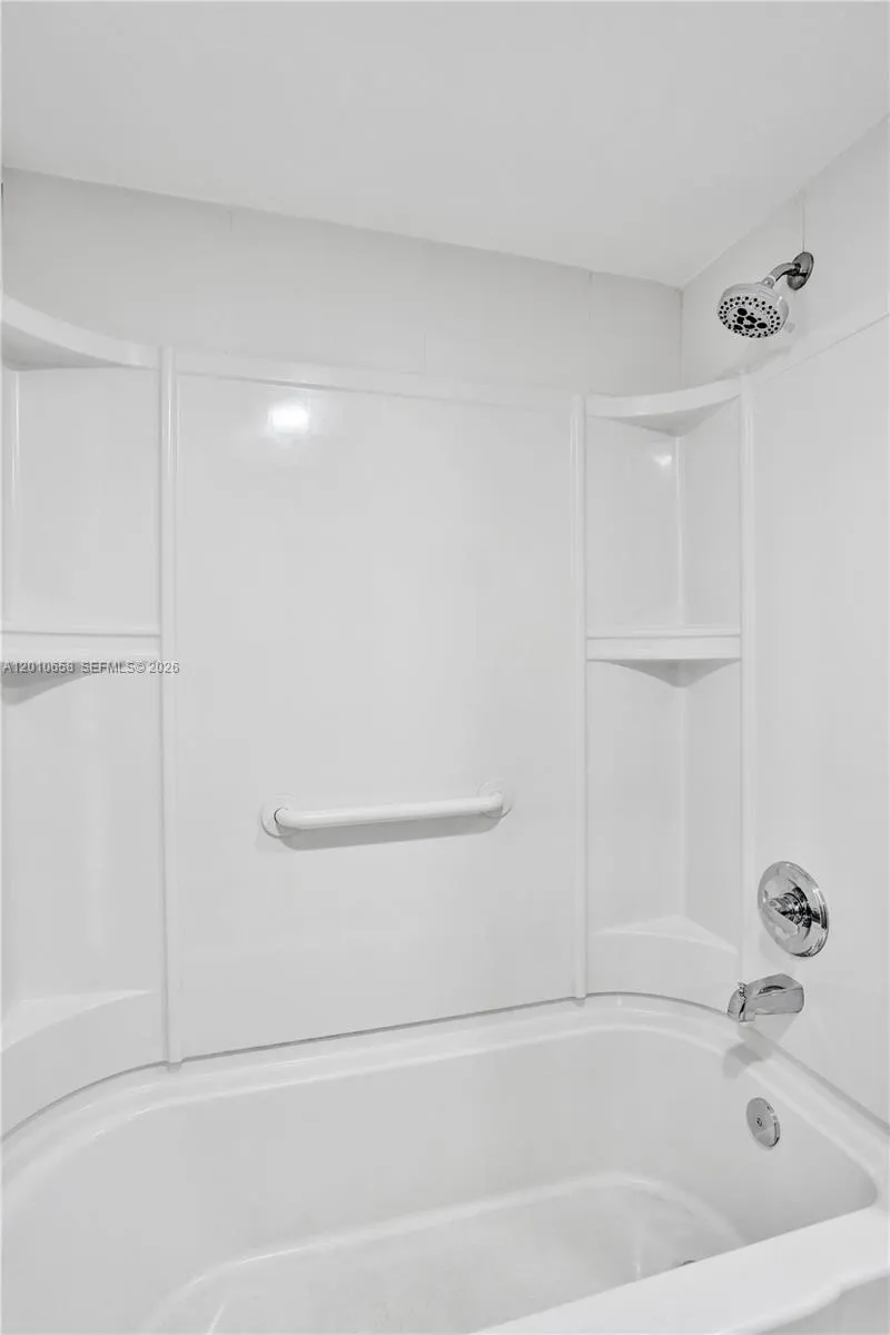 5950 Del Lago Cir 104, Sunrise, Florida 33313, Sunrise, Florida 33313, 2 Bedrooms Bedrooms, ,2 BathroomsBathrooms,Residential,For Sale,5950 Del Lago Cir 104, Sunrise, Florida 33313,A12010658