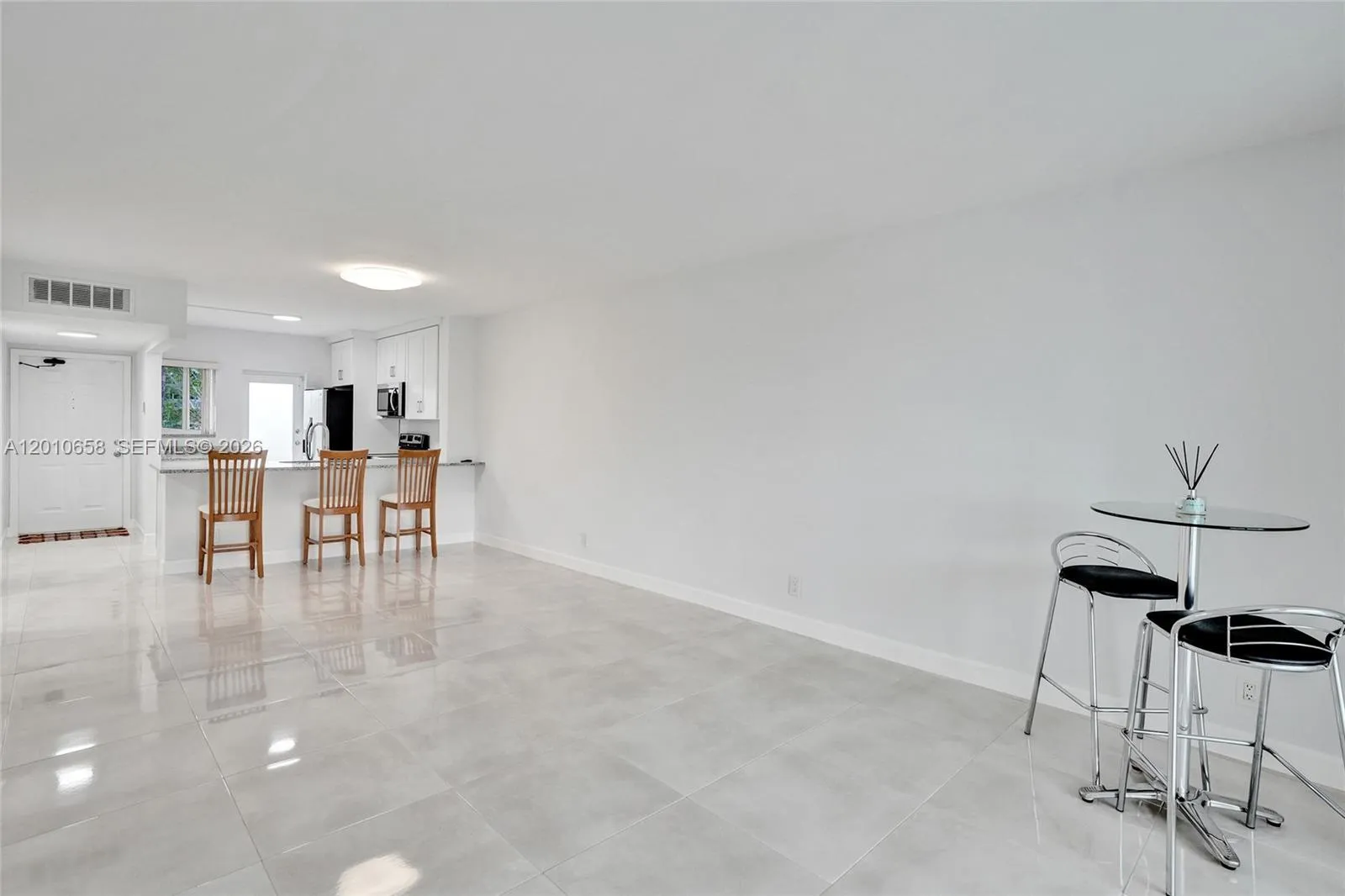 5950 Del Lago Cir 104, Sunrise, Florida 33313, Sunrise, Florida 33313, 2 Bedrooms Bedrooms, ,2 BathroomsBathrooms,Residential,For Sale,5950 Del Lago Cir 104, Sunrise, Florida 33313,A12010658