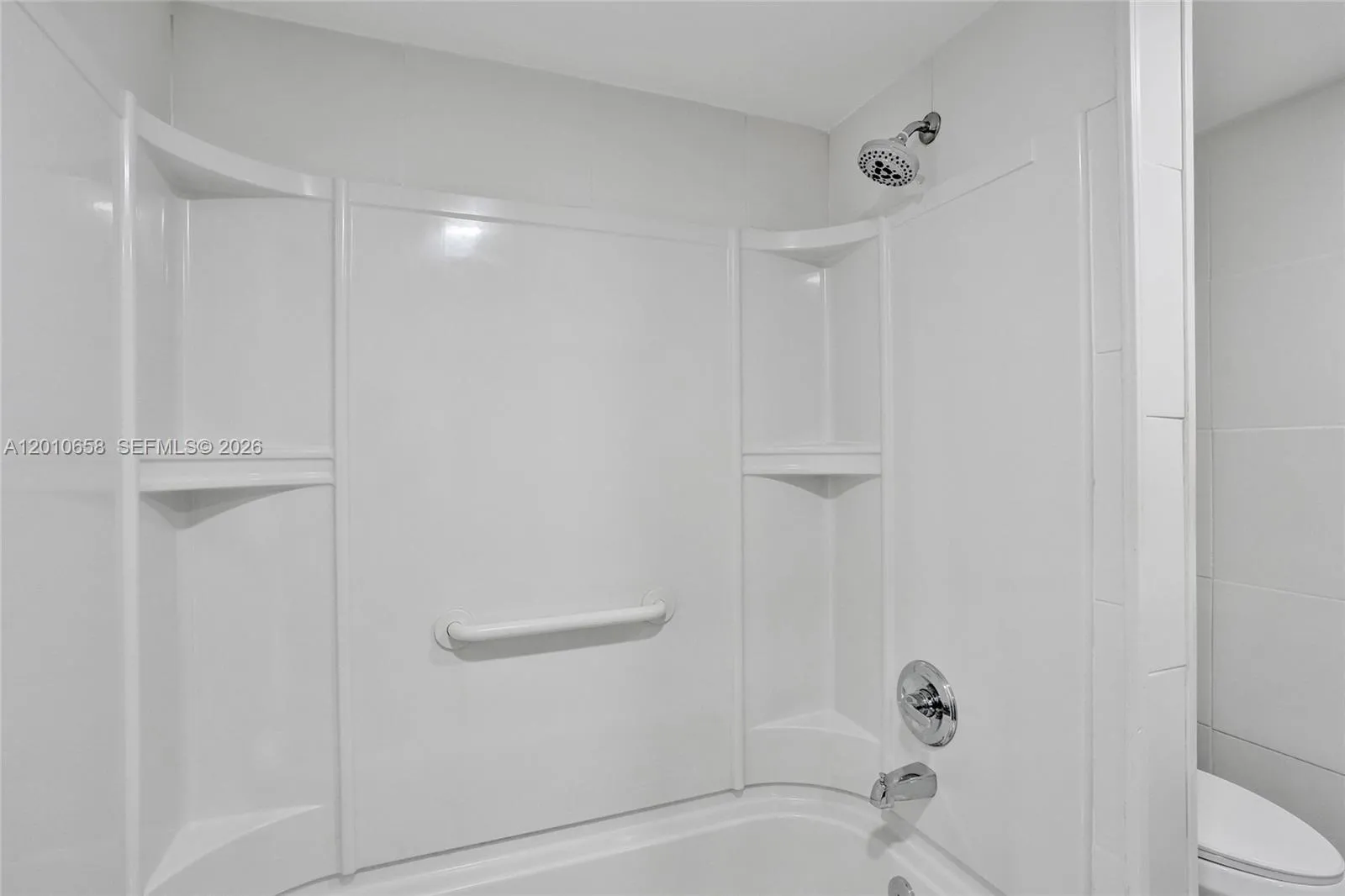5950 Del Lago Cir 104, Sunrise, Florida 33313, Sunrise, Florida 33313, 2 Bedrooms Bedrooms, ,2 BathroomsBathrooms,Residential,For Sale,5950 Del Lago Cir 104, Sunrise, Florida 33313,A12010658