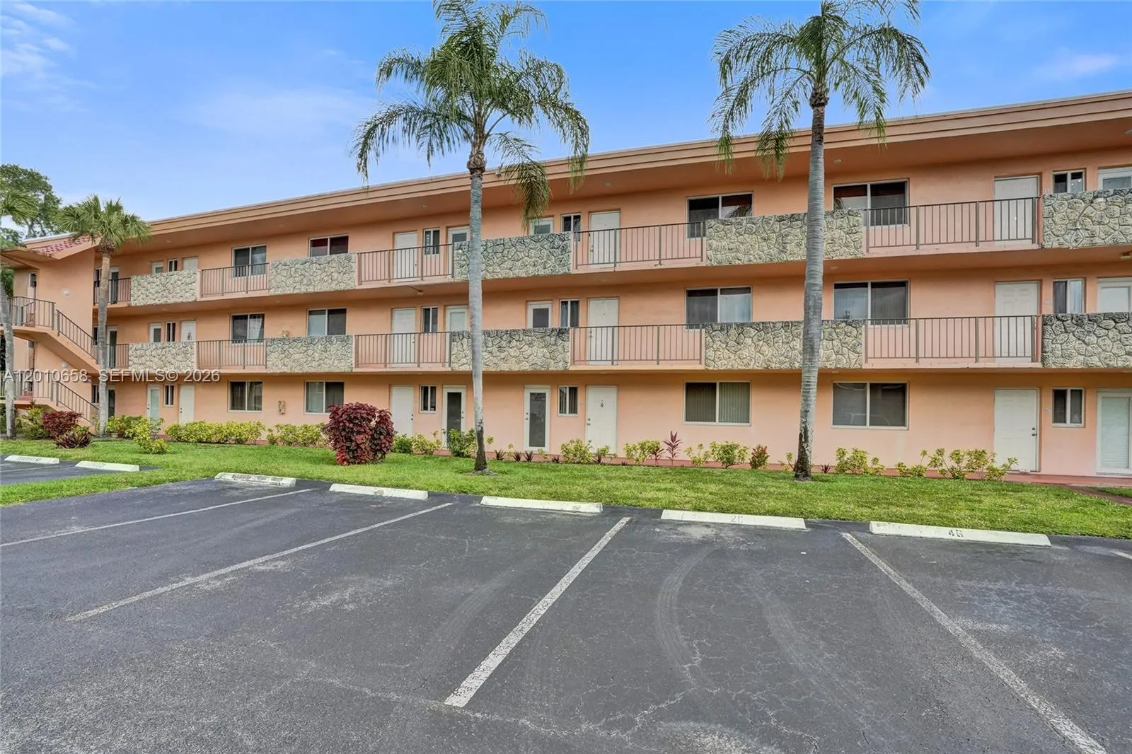 5950 Del Lago Cir 104, Sunrise, Florida 33313, Sunrise, Florida 33313, 2 Bedrooms Bedrooms, ,2 BathroomsBathrooms,Residential,For Sale,5950 Del Lago Cir 104, Sunrise, Florida 33313,A12010658