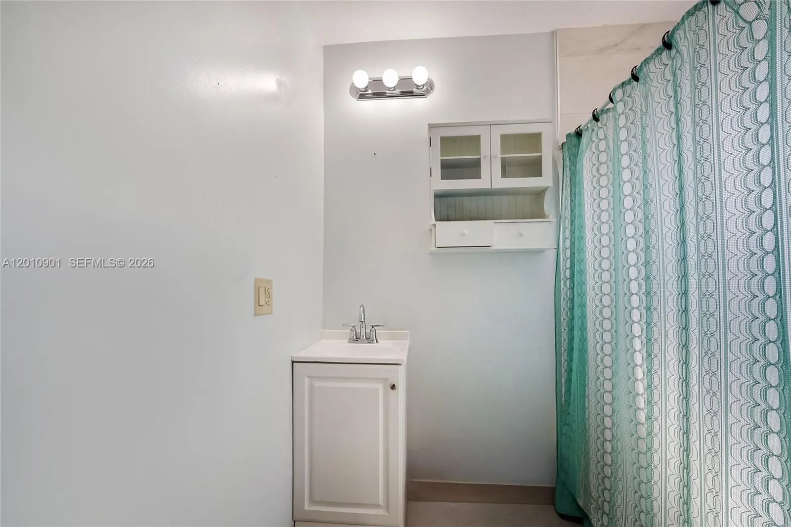 1735 Sw 15th St, Miami, Florida 33145, Miami, Florida 33145, 4 Bedrooms Bedrooms, ,3 BathroomsBathrooms,Residential,For Sale,1735 Sw 15th St, Miami, Florida 33145,A12010901