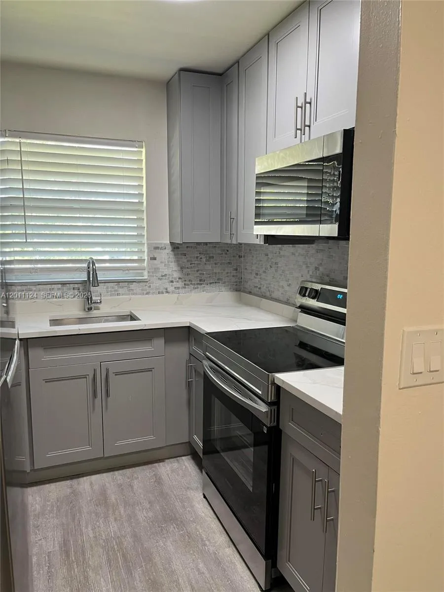 2134 Lincoln St 18, Hollywood, Florida 33020, Hollywood, Florida 33020, 1 Bedroom Bedrooms, ,1 BathroomBathrooms,Residential Lease,For Rent,2134 Lincoln St 18, Hollywood, Florida 33020,A12011124