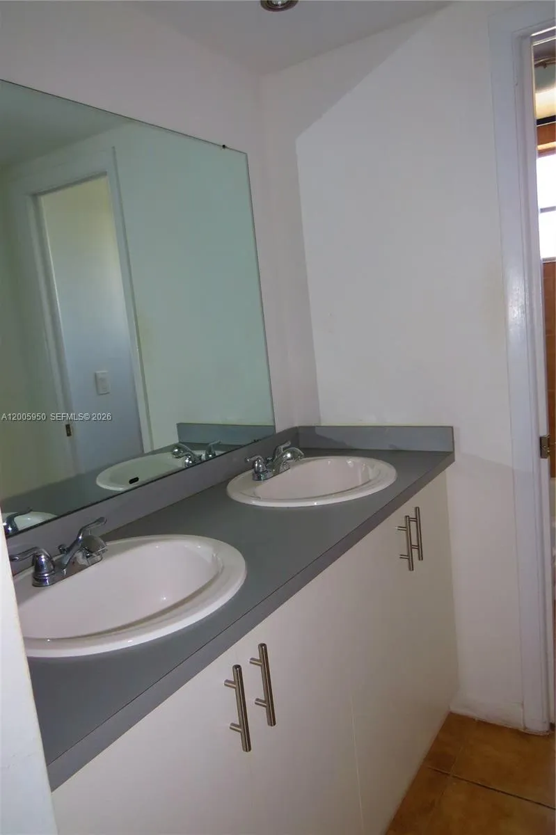 1975 Ne 135th St 3c, North Miami, Florida 33181, North Miami, Florida 33181, 1 Bedroom Bedrooms, ,1 BathroomBathrooms,Residential Lease,For Rent,1975 Ne 135th St 3c, North Miami, Florida 33181,A12005950