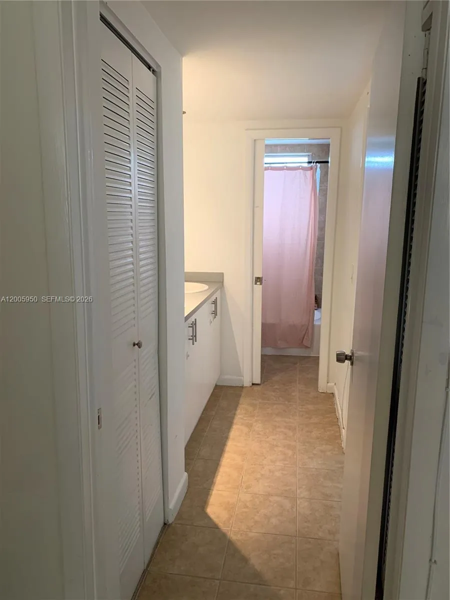 1975 Ne 135th St 3c, North Miami, Florida 33181, North Miami, Florida 33181, 1 Bedroom Bedrooms, ,1 BathroomBathrooms,Residential Lease,For Rent,1975 Ne 135th St 3c, North Miami, Florida 33181,A12005950