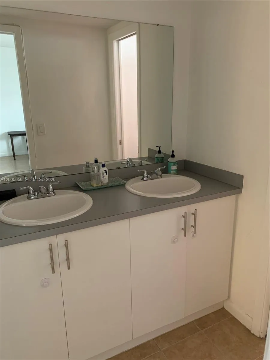 1975 Ne 135th St 3c, North Miami, Florida 33181, North Miami, Florida 33181, 1 Bedroom Bedrooms, ,1 BathroomBathrooms,Residential Lease,For Rent,1975 Ne 135th St 3c, North Miami, Florida 33181,A12005950