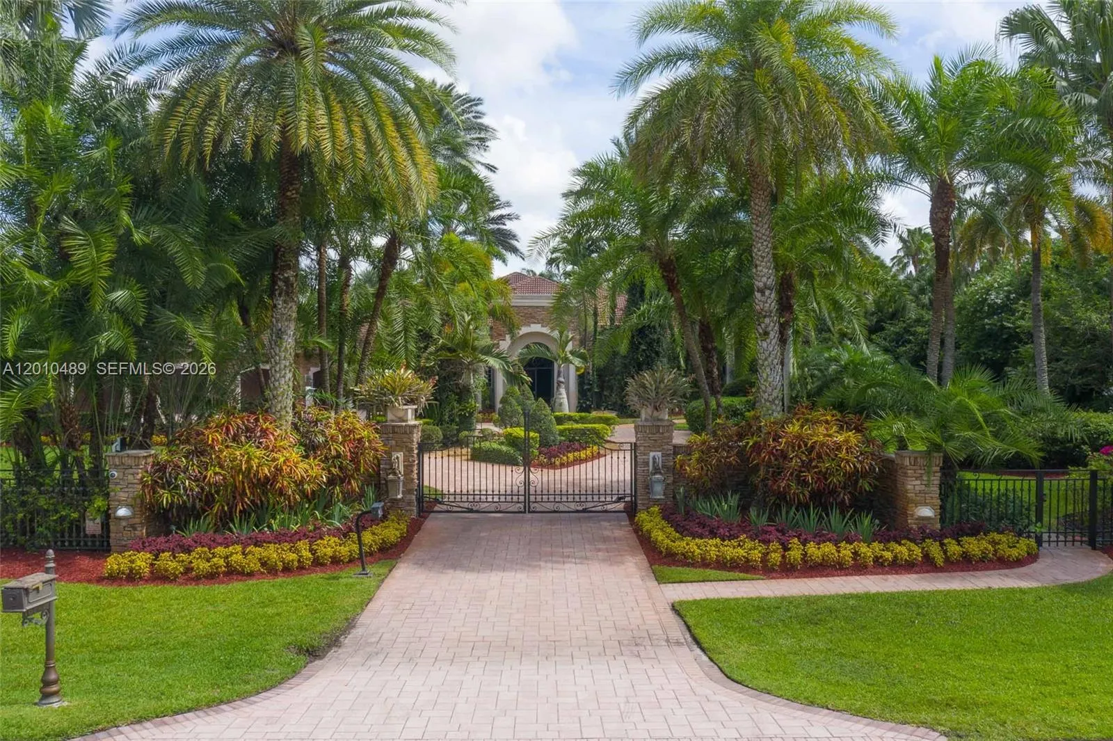16740 Berkshire Ct, Southwest Ranches, Florida 333, Southwest Ranches, Florida 33331, 6 Bedrooms Bedrooms, ,6 BathroomsBathrooms,Residential,For Sale,16740 Berkshire Ct, Southwest Ranches, Florida 333,A12010489