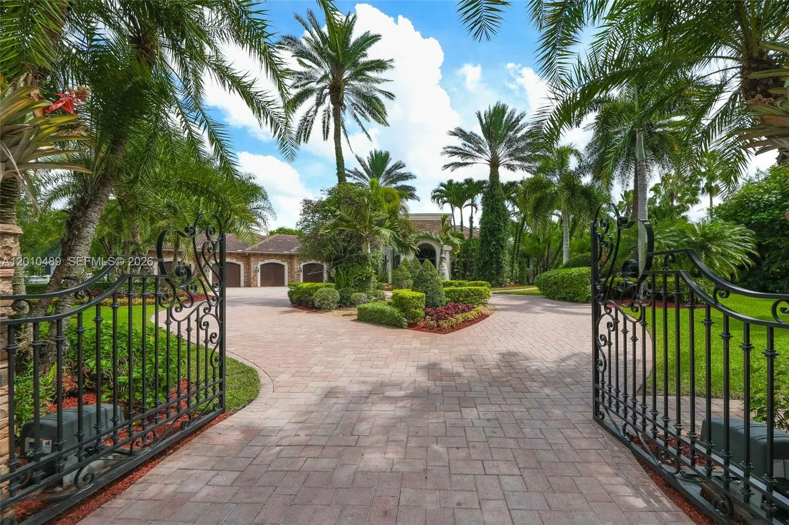 16740 Berkshire Ct, Southwest Ranches, Florida 333, Southwest Ranches, Florida 33331, 6 Bedrooms Bedrooms, ,6 BathroomsBathrooms,Residential,For Sale,16740 Berkshire Ct, Southwest Ranches, Florida 333,A12010489