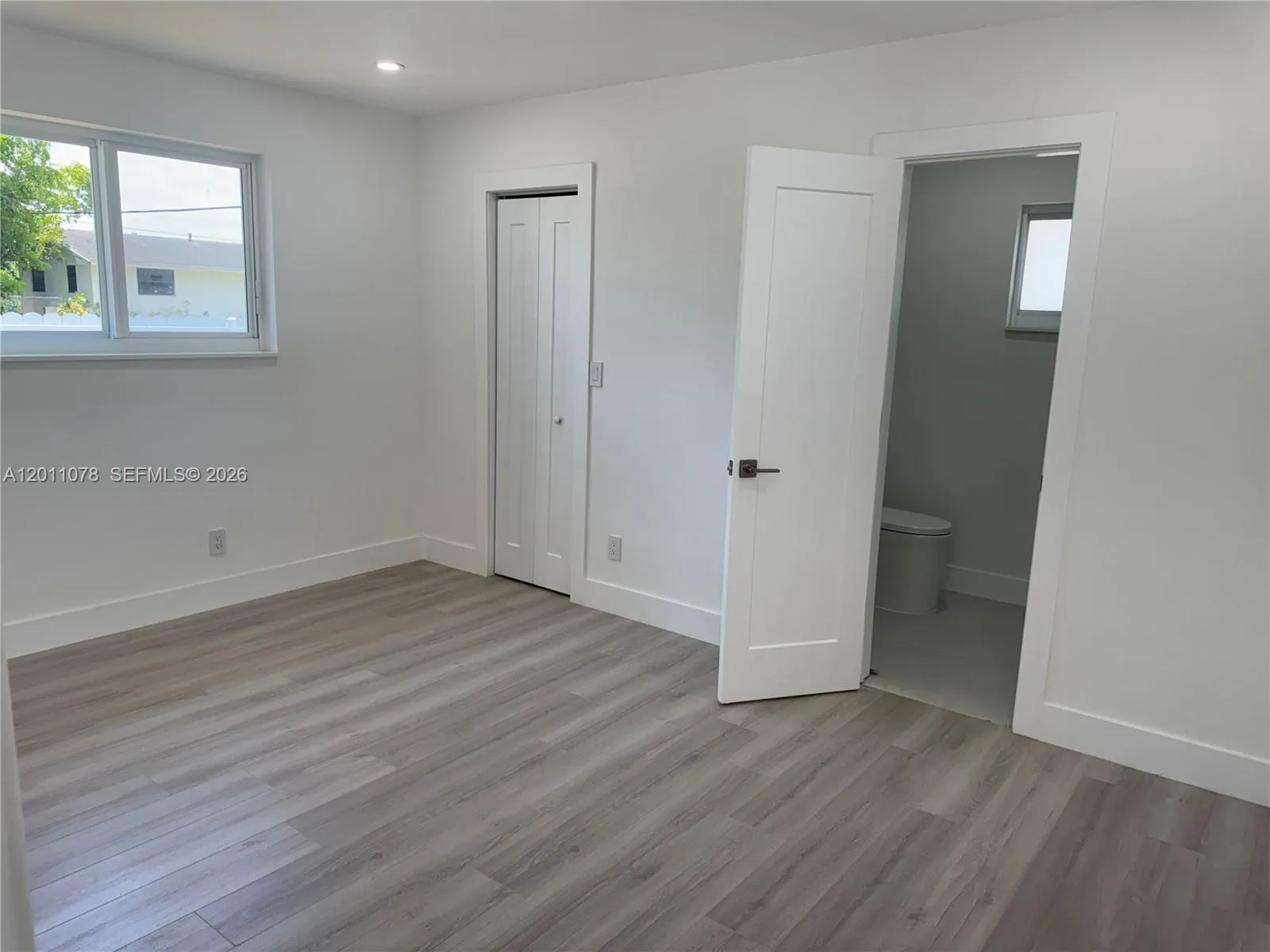 MASTER BEDROOM #1A 17850