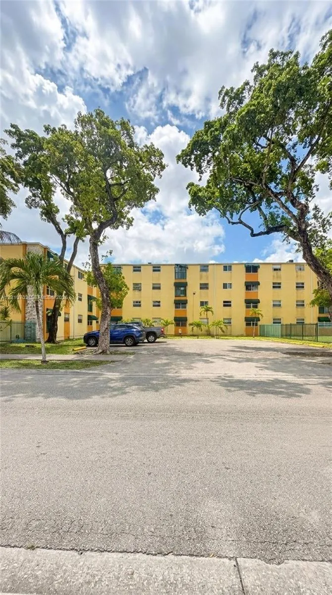 666 W 81st St 316, Hialeah, Florida 33014, Hialeah, Florida 33014, 2 Bedrooms Bedrooms, ,1 BathroomBathrooms,Residential Lease,For Rent,666 W 81st St 316, Hialeah, Florida 33014,A12010703