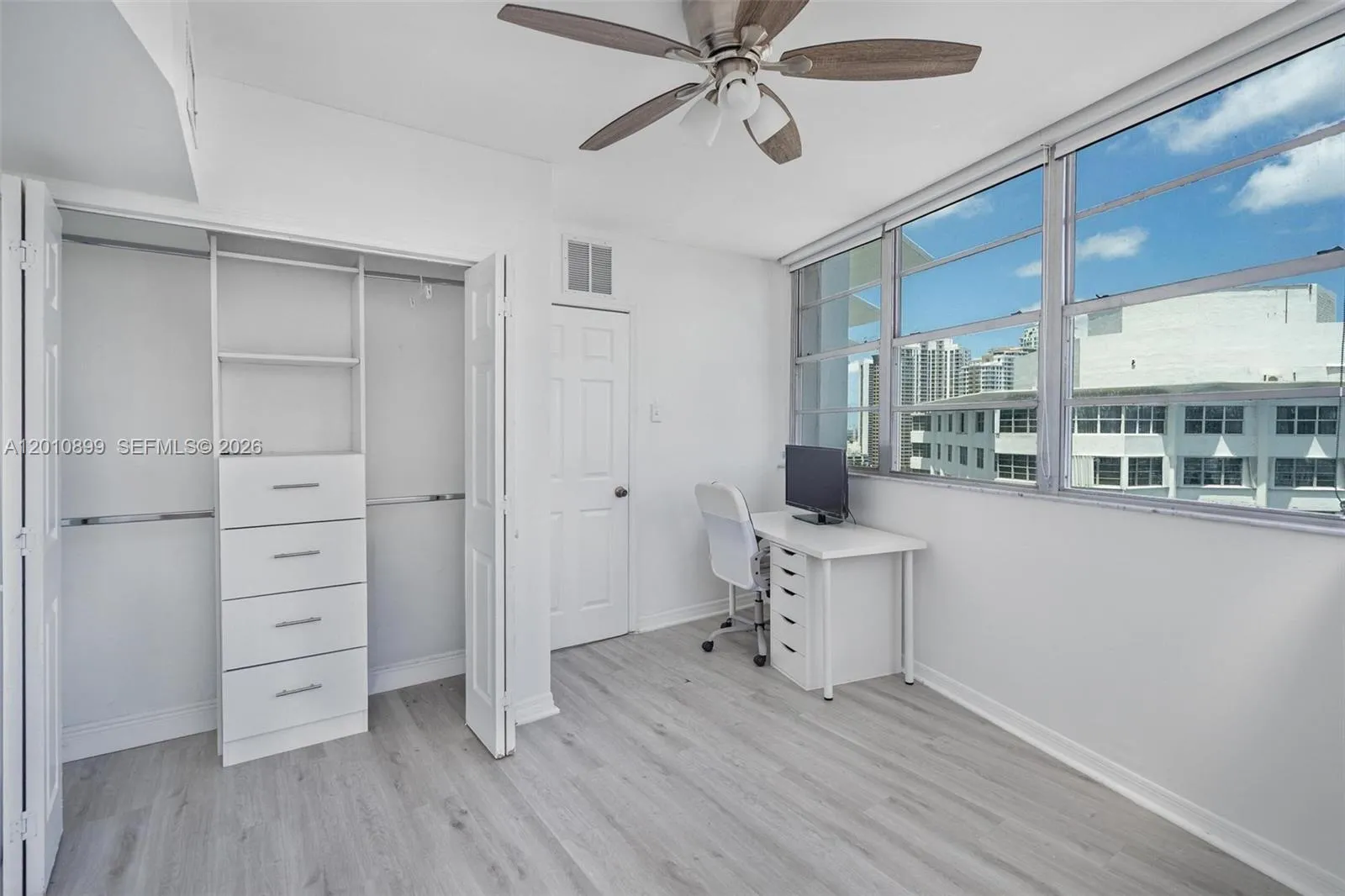 825 Brickell Bay Dr 2042, Miami, Florida 33131, Miami, Florida 33131, 3 Bedrooms Bedrooms, ,3 BathroomsBathrooms,Residential Lease,For Rent,825 Brickell Bay Dr 2042, Miami, Florida 33131,A12010899