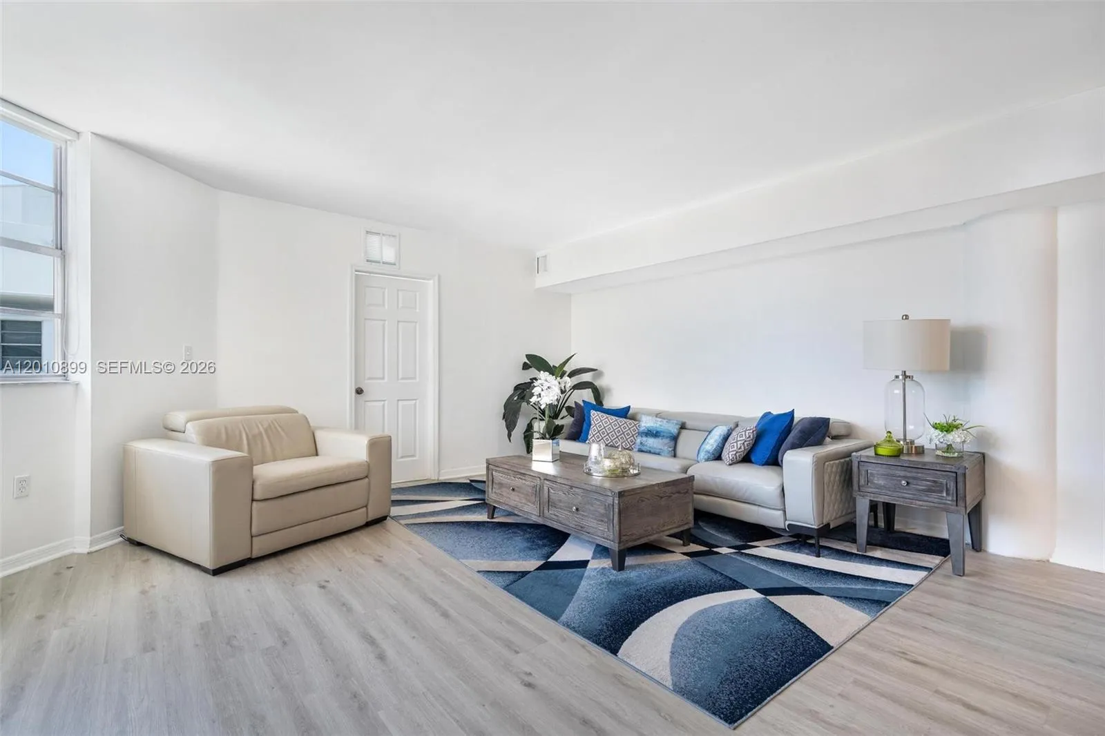 825 Brickell Bay Dr 2042, Miami, Florida 33131, Miami, Florida 33131, 3 Bedrooms Bedrooms, ,3 BathroomsBathrooms,Residential Lease,For Rent,825 Brickell Bay Dr 2042, Miami, Florida 33131,A12010899