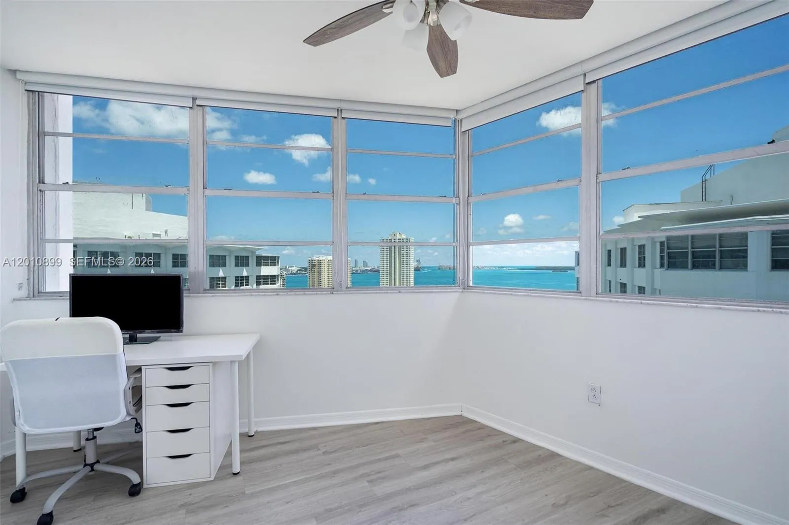 825 Brickell Bay Dr 2042, Miami, Florida 33131, Miami, Florida 33131, 3 Bedrooms Bedrooms, ,3 BathroomsBathrooms,Residential Lease,For Rent,825 Brickell Bay Dr 2042, Miami, Florida 33131,A12010899