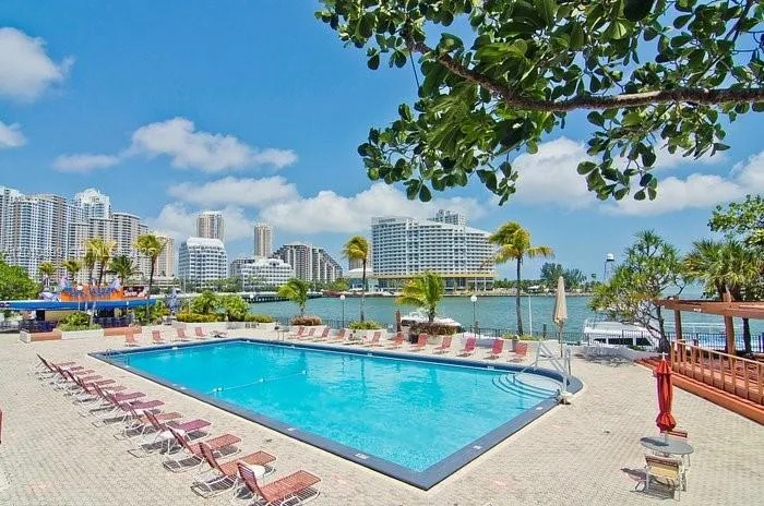 825 Brickell Bay Dr 2042, Miami, Florida 33131, Miami, Florida 33131, 3 Bedrooms Bedrooms, ,3 BathroomsBathrooms,Residential Lease,For Rent,825 Brickell Bay Dr 2042, Miami, Florida 33131,A12010899