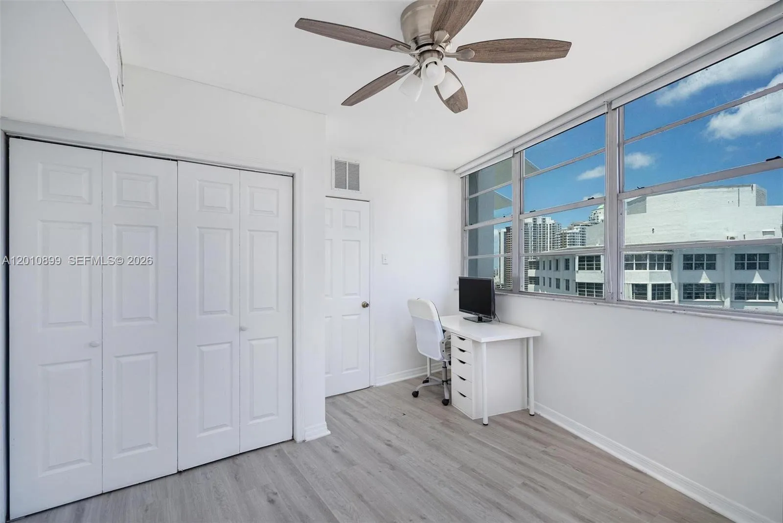 825 Brickell Bay Dr 2042, Miami, Florida 33131, Miami, Florida 33131, 3 Bedrooms Bedrooms, ,3 BathroomsBathrooms,Residential Lease,For Rent,825 Brickell Bay Dr 2042, Miami, Florida 33131,A12010899