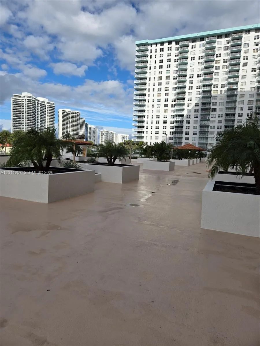 Sunny Isles Beach, Florida 33160, 2 Bedrooms Bedrooms, ,2 BathroomsBathrooms,Residential Lease,For Rent,A12011257