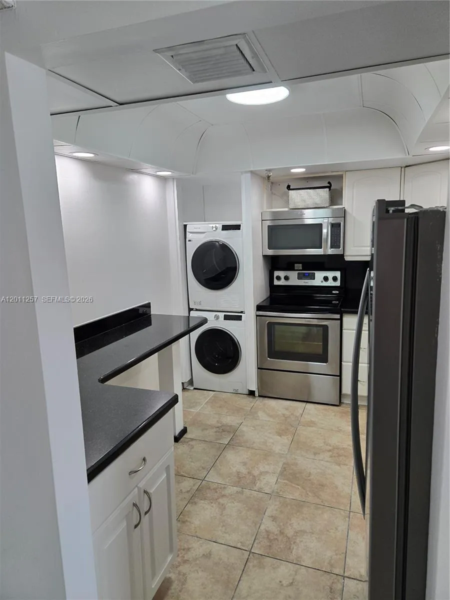 Sunny Isles Beach, Florida 33160, 2 Bedrooms Bedrooms, ,2 BathroomsBathrooms,Residential Lease,For Rent,A12011257