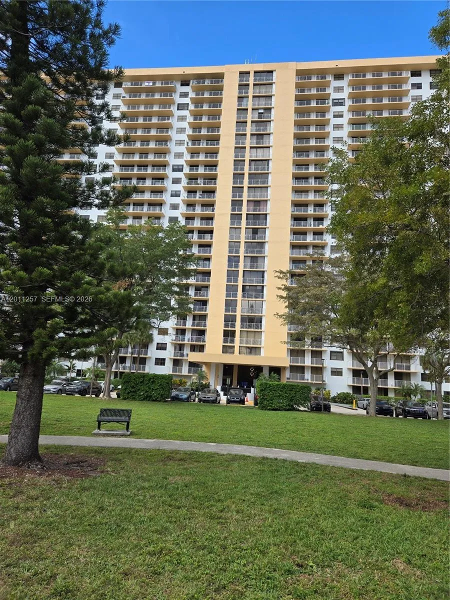 Sunny Isles Beach, Florida 33160, 2 Bedrooms Bedrooms, ,2 BathroomsBathrooms,Residential Lease,For Rent,A12011257