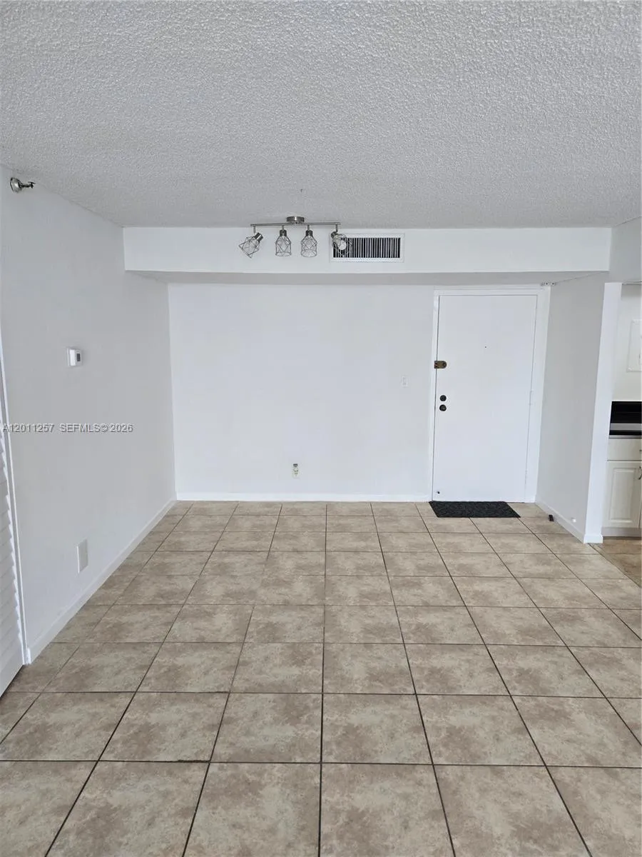 Sunny Isles Beach, Florida 33160, 2 Bedrooms Bedrooms, ,2 BathroomsBathrooms,Residential Lease,For Rent,A12011257