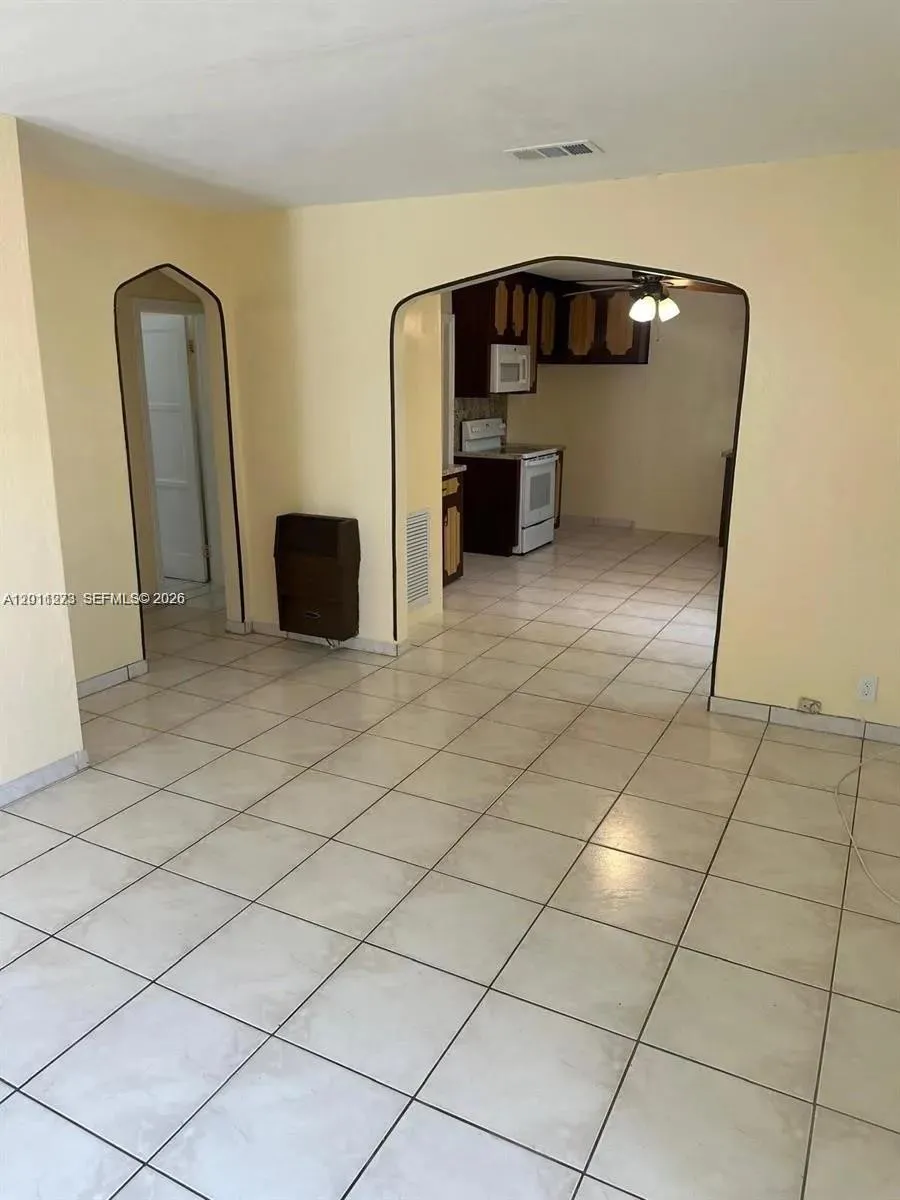 11108 Peachtree Dr 1, Miami, Florida 33161, Miami, Florida 33161, 2 Bedrooms Bedrooms, ,1 BathroomBathrooms,Residential Lease,For Rent,11108 Peachtree Dr 1, Miami, Florida 33161,A12011273