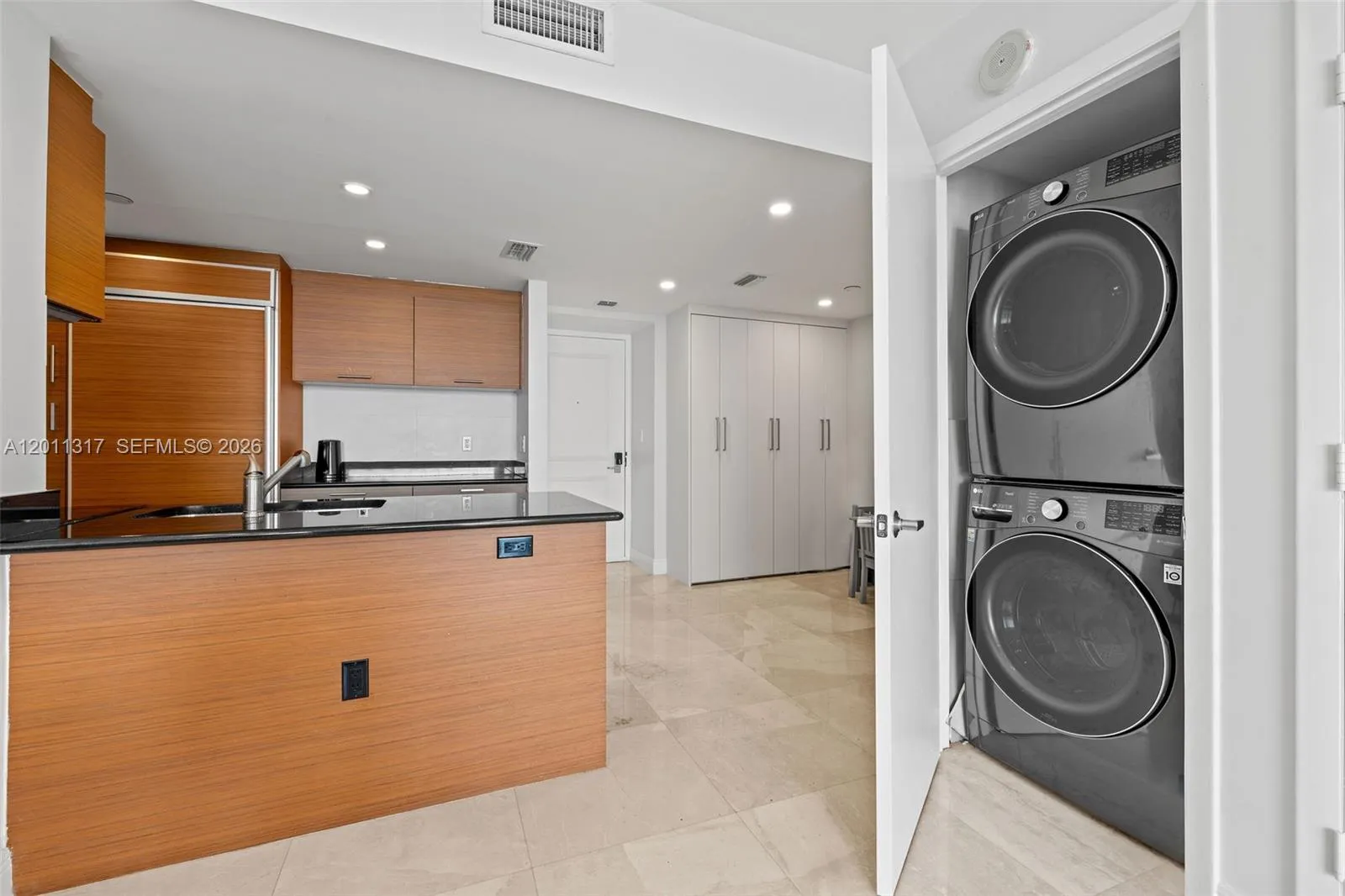 50 Biscayne Blvd 4405, Miami, Florida 33132, Miami, Florida 33132, 1 Bedroom Bedrooms, ,1 BathroomBathrooms,Residential Lease,For Rent,50 Biscayne Blvd 4405, Miami, Florida 33132,A12011317