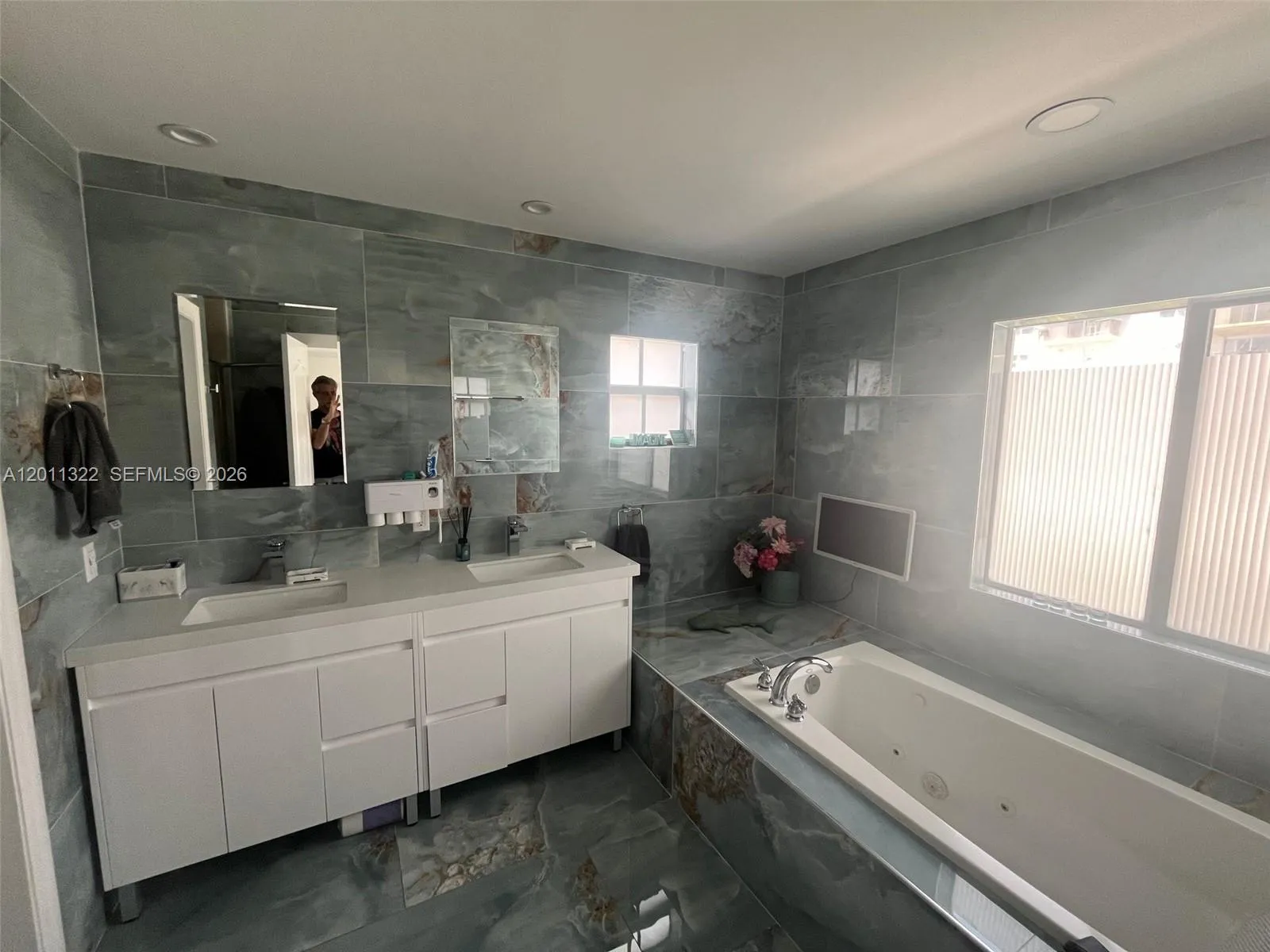 3915 Ne 168th St 3915, North Miami Beach, Florida, North Miami Beach, Florida 33160, 3 Bedrooms Bedrooms, ,3 BathroomsBathrooms,Residential,For Sale,3915 Ne 168th St 3915, North Miami Beach, Florida ,A12011322