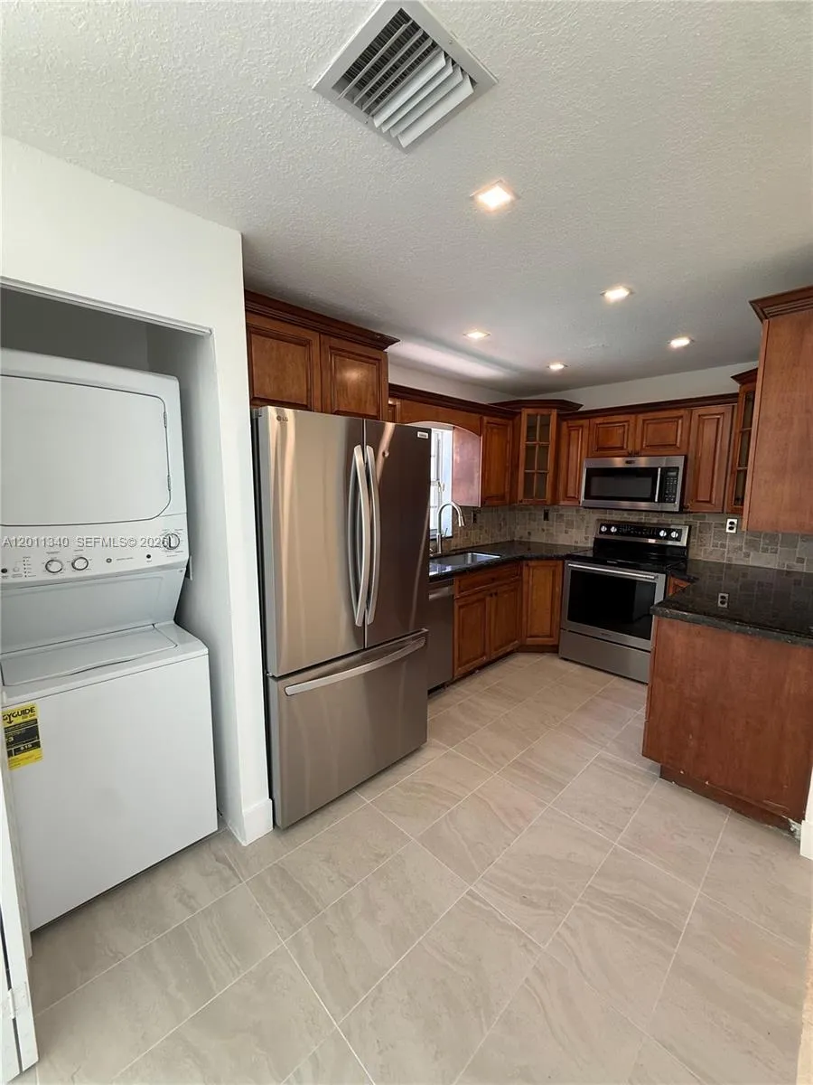 9130 Nw 193rd St 9130, Hialeah, Florida 33018, Hialeah, Florida 33018, 3 Bedrooms Bedrooms, ,2 BathroomsBathrooms,Residential Lease,For Rent,9130 Nw 193rd St 9130, Hialeah, Florida 33018,A12011340