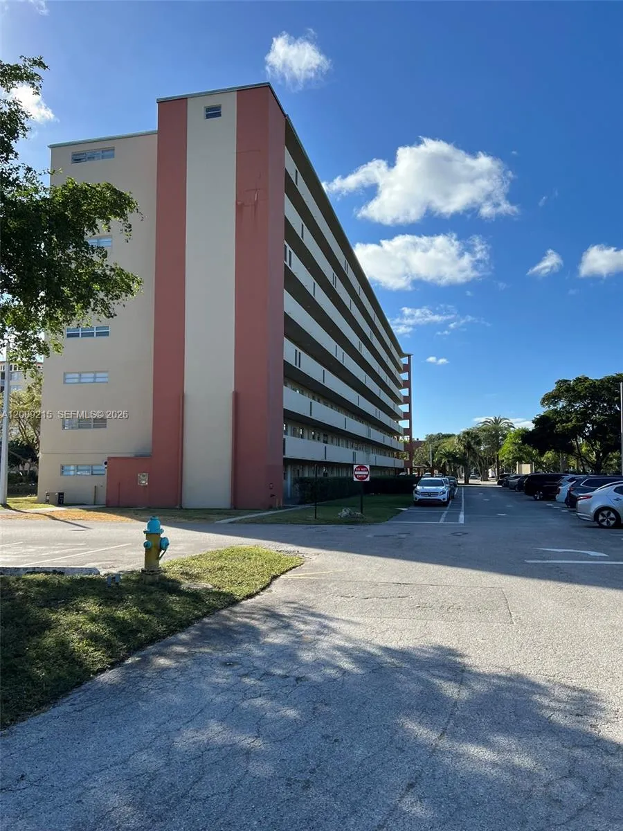 1770 Ne 191st St 303-1, Miami, Florida 33179, Miami, Florida 33179, 2 Bedrooms Bedrooms, ,2 BathroomsBathrooms,Residential Lease,For Rent,1770 Ne 191st St 303-1, Miami, Florida 33179,A12009215