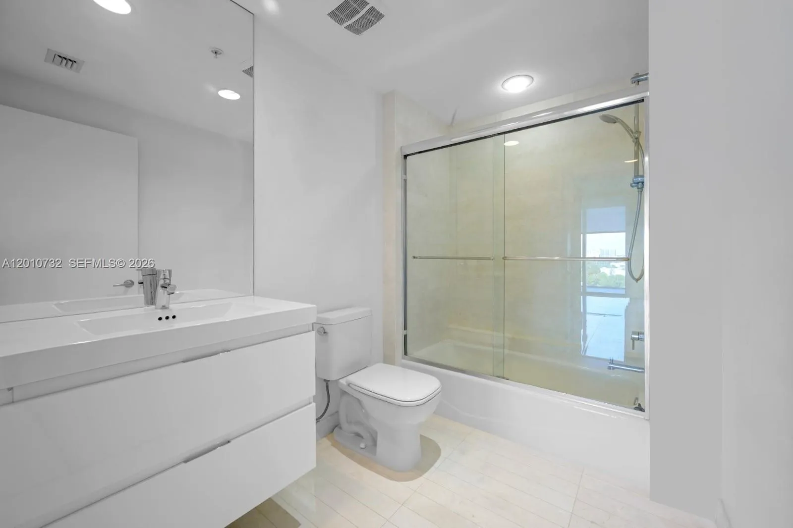 17301 Biscayne Blvd 808, North Miami Beach, Florid, North Miami Beach, Florida 33160, 2 Bedrooms Bedrooms, ,3 BathroomsBathrooms,Residential Lease,For Rent,17301 Biscayne Blvd 808, North Miami Beach, Florid,A12010732