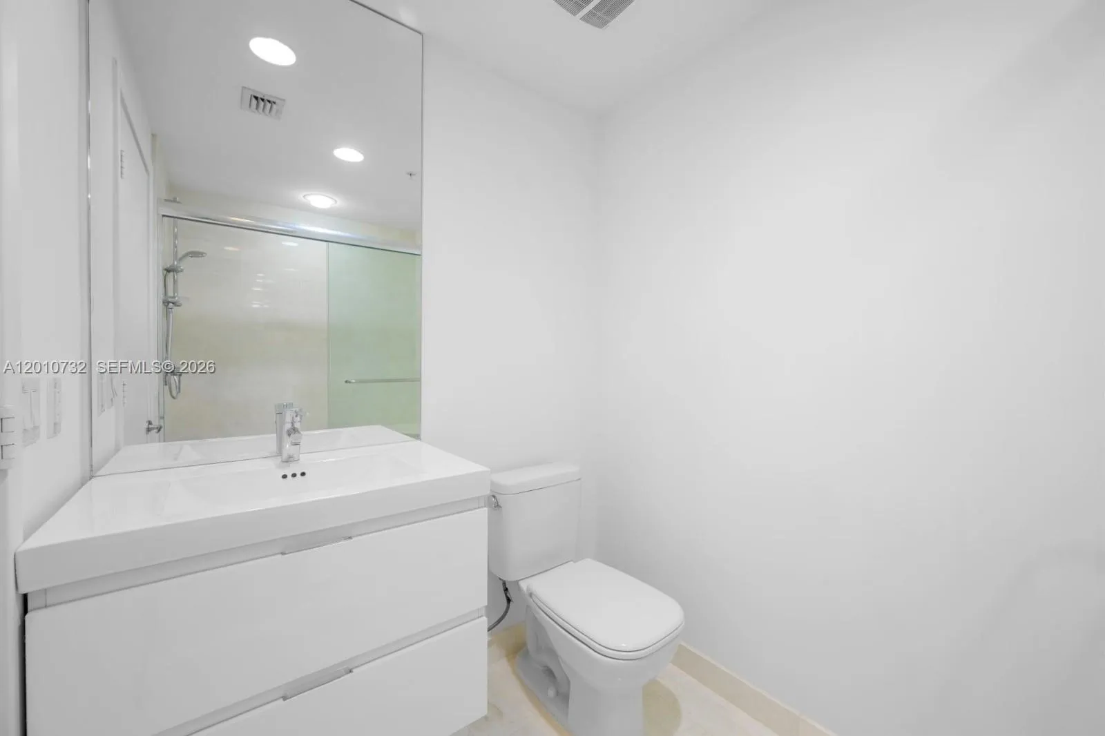 17301 Biscayne Blvd 808, North Miami Beach, Florid, North Miami Beach, Florida 33160, 2 Bedrooms Bedrooms, ,3 BathroomsBathrooms,Residential Lease,For Rent,17301 Biscayne Blvd 808, North Miami Beach, Florid,A12010732