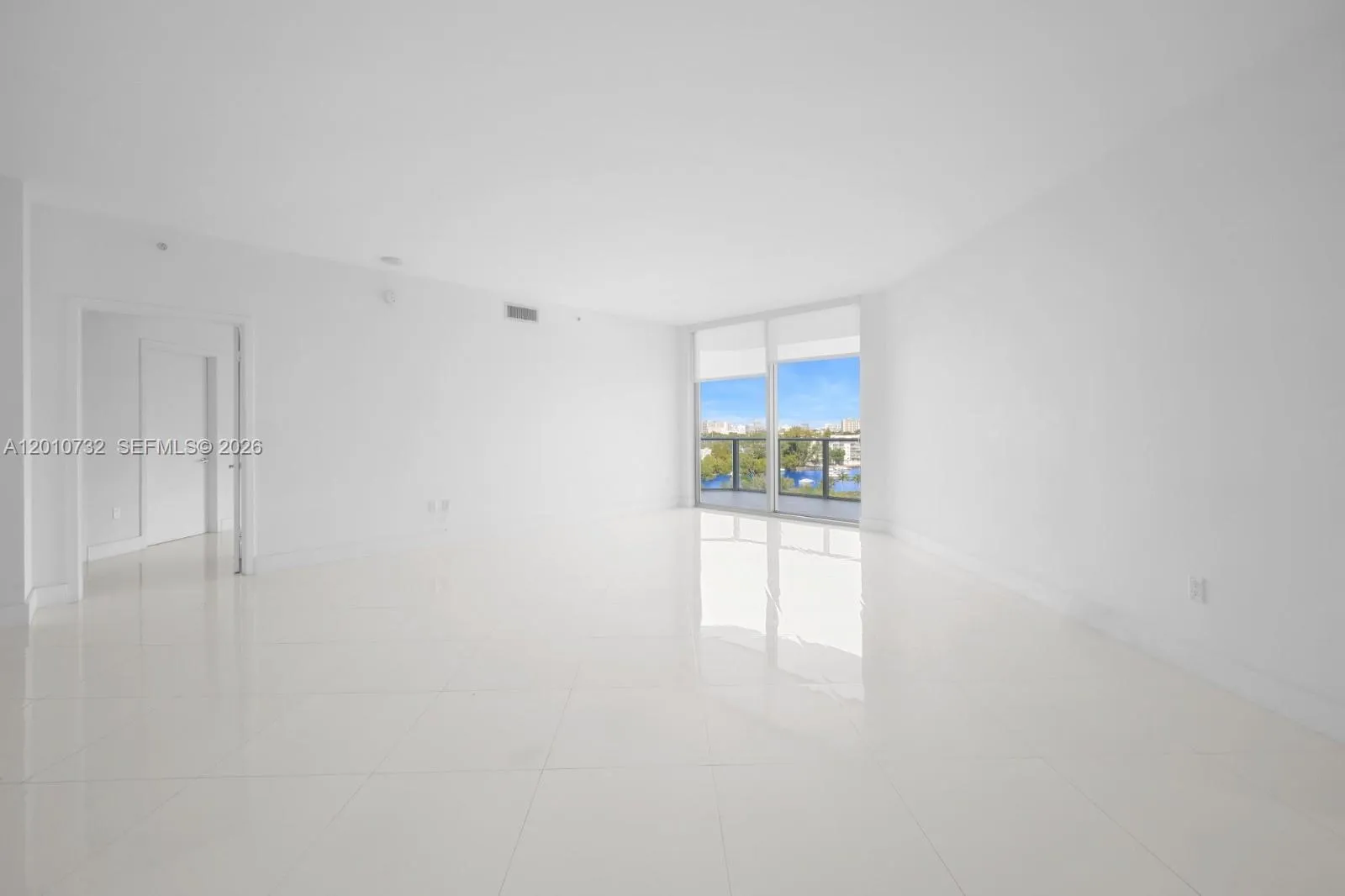 17301 Biscayne Blvd 808, North Miami Beach, Florid, North Miami Beach, Florida 33160, 2 Bedrooms Bedrooms, ,3 BathroomsBathrooms,Residential Lease,For Rent,17301 Biscayne Blvd 808, North Miami Beach, Florid,A12010732