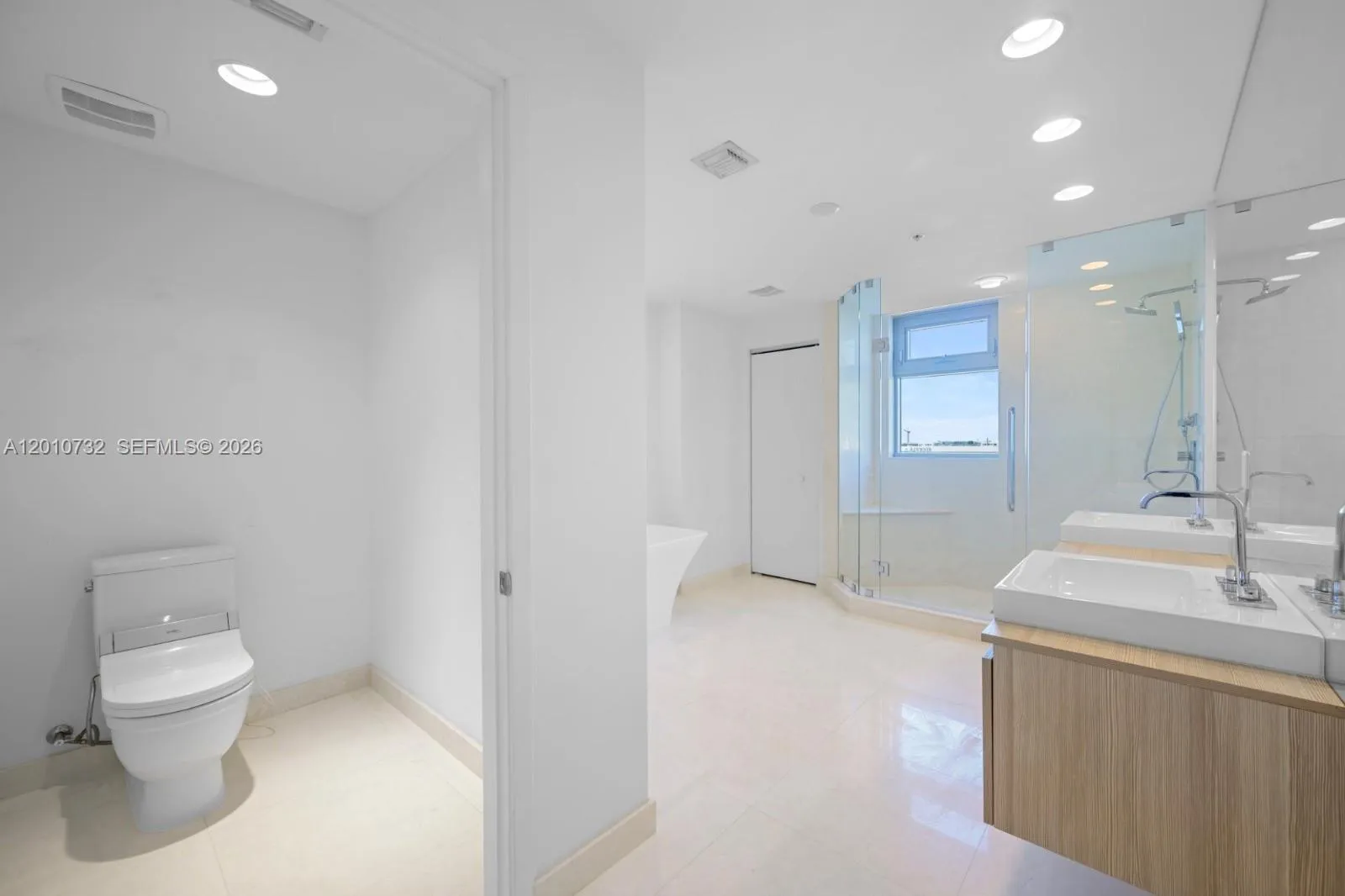 17301 Biscayne Blvd 808, North Miami Beach, Florid, North Miami Beach, Florida 33160, 2 Bedrooms Bedrooms, ,3 BathroomsBathrooms,Residential Lease,For Rent,17301 Biscayne Blvd 808, North Miami Beach, Florid,A12010732