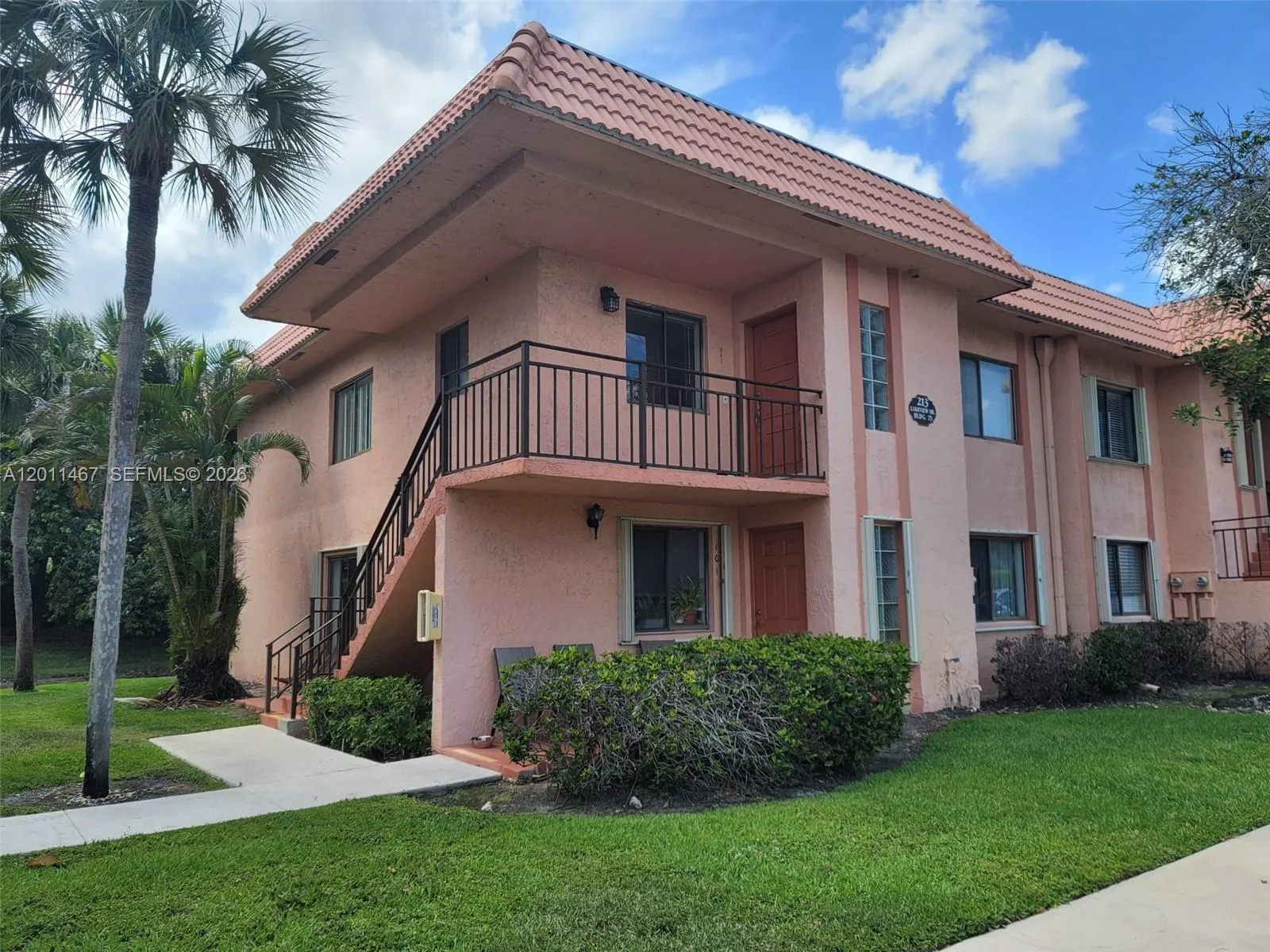 213 Lakeview Dr 201, Weston, Florida 33326, Weston, Florida 33326, 2 Bedrooms Bedrooms, ,2 BathroomsBathrooms,Residential Lease,For Rent,213 Lakeview Dr 201, Weston, Florida 33326,A12011467