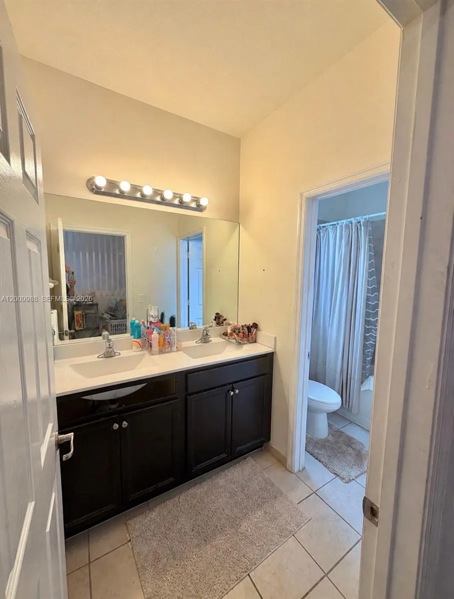 LARGE BATHROOM DOUBLE SINK UPSTAIRS