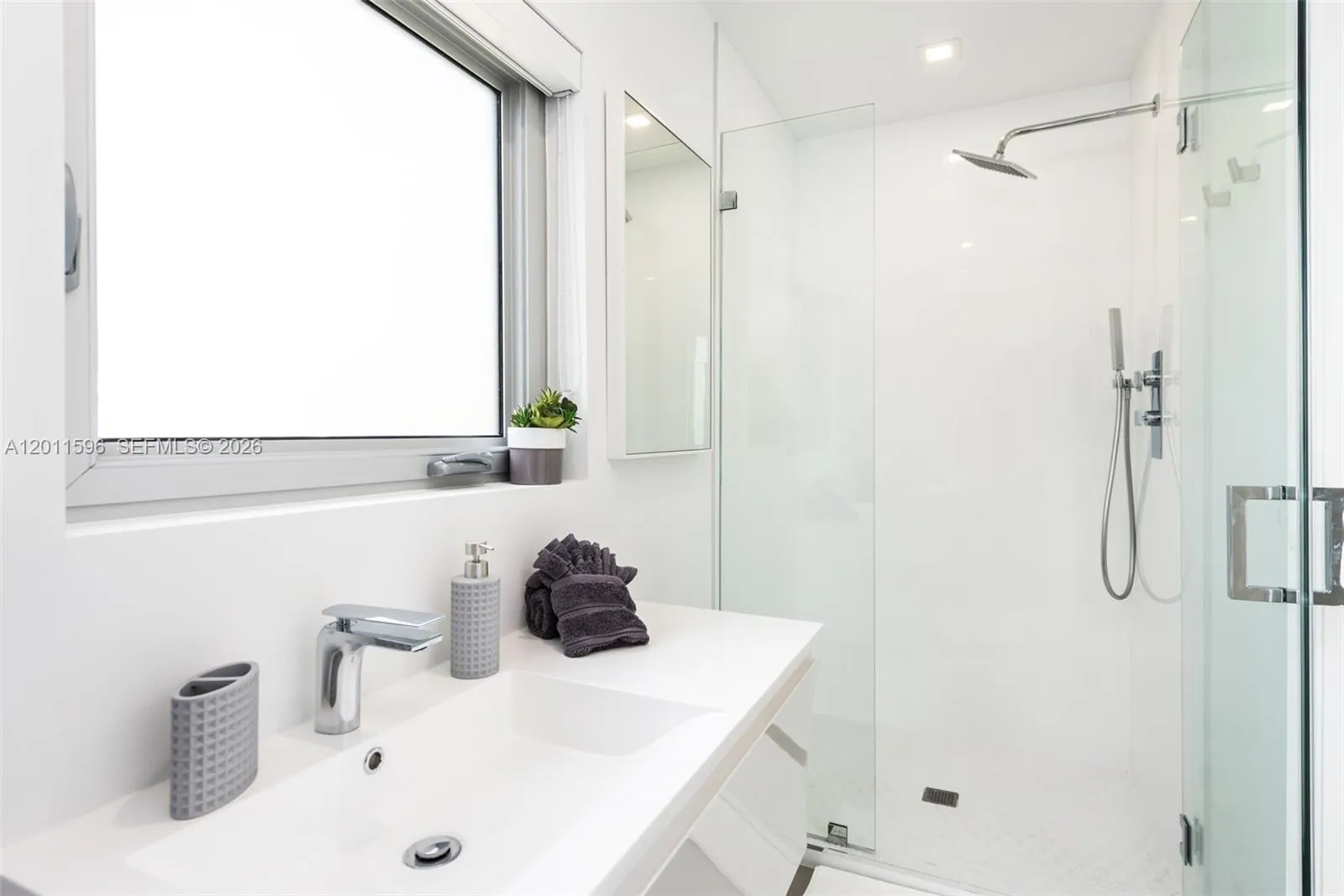 1785 Fairhaven Pl #, Miami, Florida 33133, Miami, Florida 33133, 4 Bedrooms Bedrooms, ,5 BathroomsBathrooms,Residential Lease,For Rent,1785 Fairhaven Pl #, Miami, Florida 33133,A12011596
