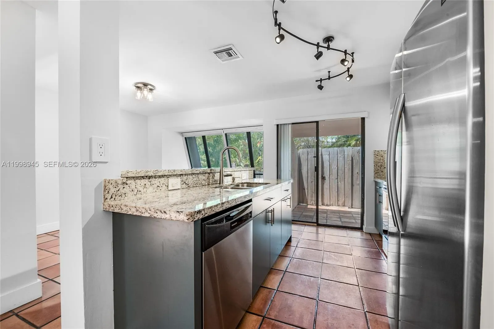 2934 W Trade Ave, Miami, Florida 33133, Miami, Florida 33133, 2 Bedrooms Bedrooms, ,2 BathroomsBathrooms,Residential Lease,For Rent,2934 W Trade Ave, Miami, Florida 33133,A11998945