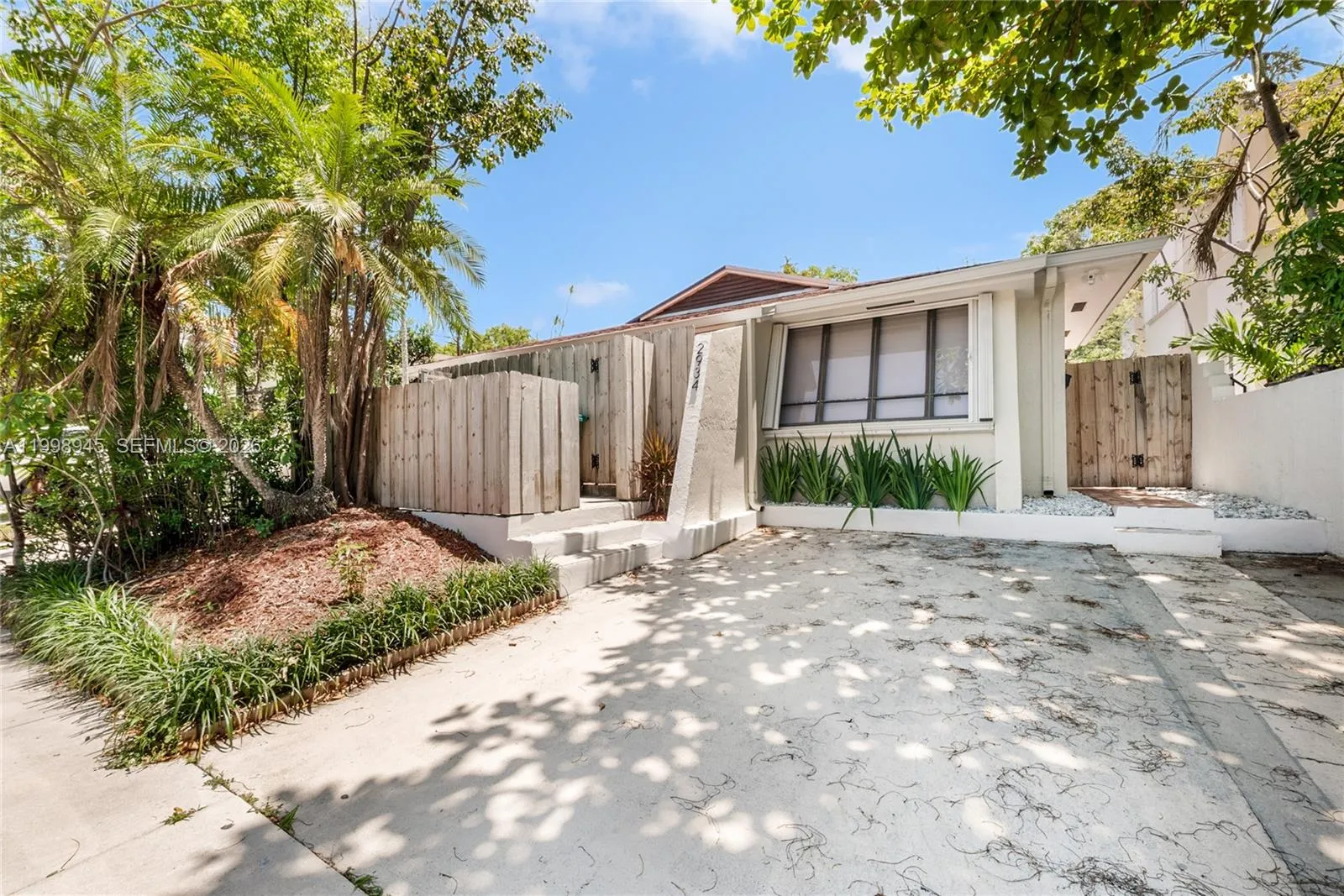 2934 W Trade Ave, Miami, Florida 33133, Miami, Florida 33133, 2 Bedrooms Bedrooms, ,2 BathroomsBathrooms,Residential Lease,For Rent,2934 W Trade Ave, Miami, Florida 33133,A11998945