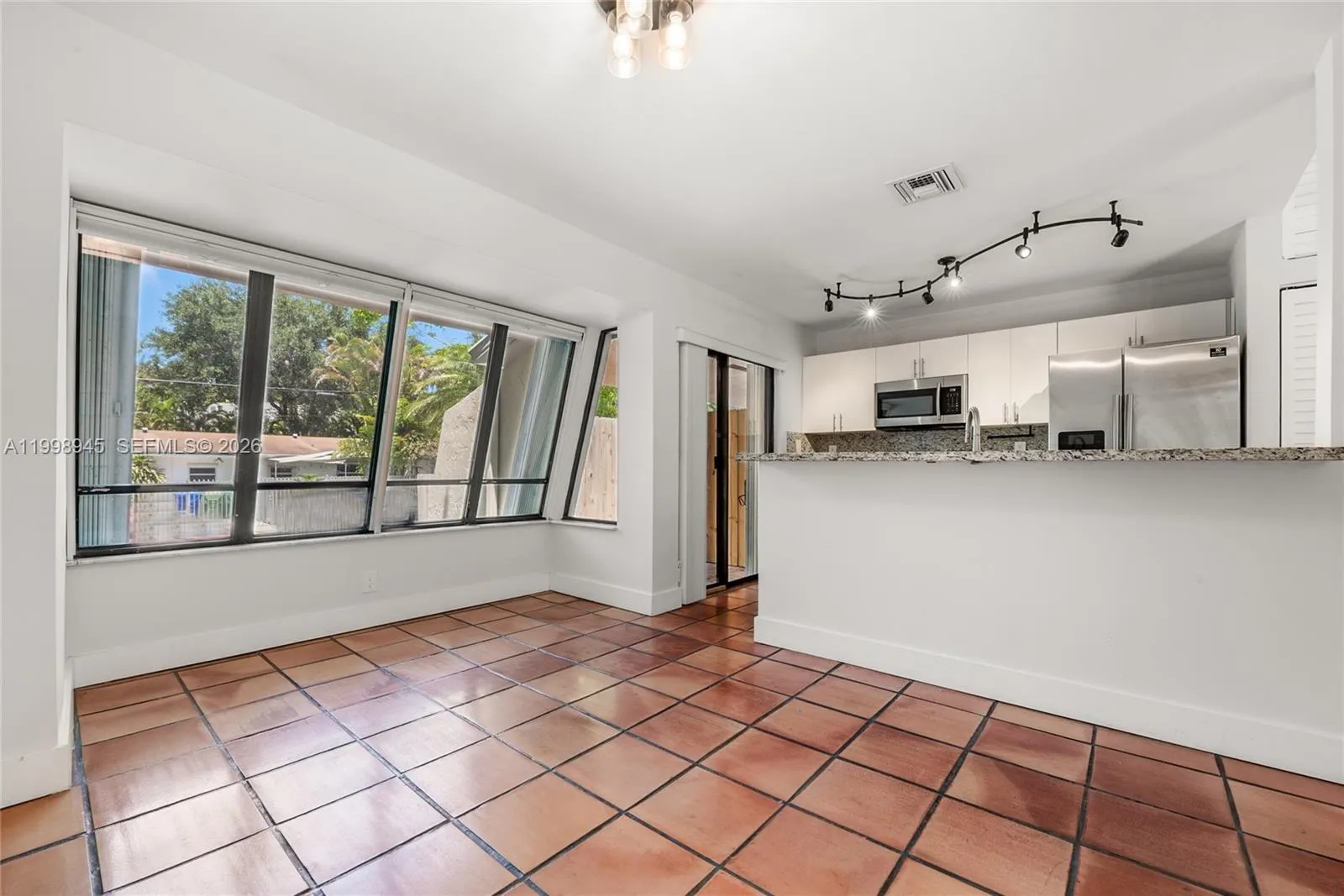 2934 W Trade Ave, Miami, Florida 33133, Miami, Florida 33133, 2 Bedrooms Bedrooms, ,2 BathroomsBathrooms,Residential Lease,For Rent,2934 W Trade Ave, Miami, Florida 33133,A11998945