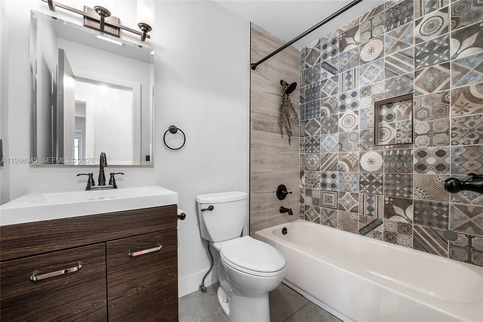 2934 W Trade Ave, Miami, Florida 33133, Miami, Florida 33133, 2 Bedrooms Bedrooms, ,2 BathroomsBathrooms,Residential Lease,For Rent,2934 W Trade Ave, Miami, Florida 33133,A11998945