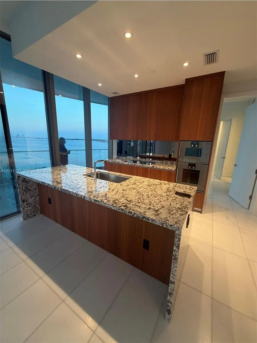 175 Se 25th Road 704, Miami, Florida 33129, Miami, Florida 33129, 2 Bedrooms Bedrooms, ,2 BathroomsBathrooms,Residential Lease,For Rent,175 Se 25th Road 704, Miami, Florida 33129,A12011327